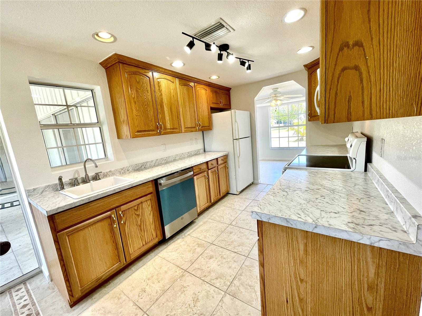 Image 16 of 45 For 700 Dolphin Parkway
