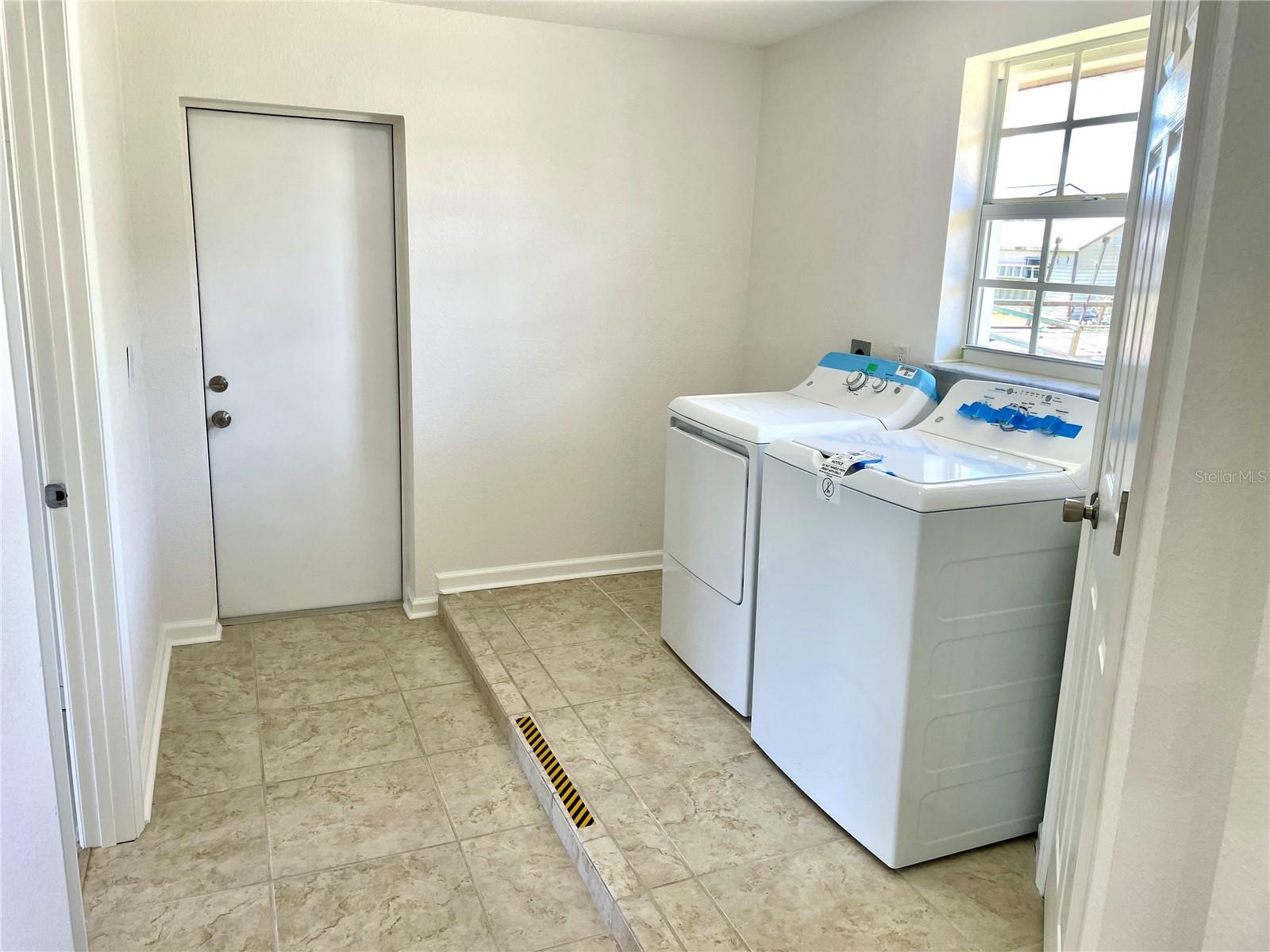Image 29 of 45 For 700 Dolphin Parkway