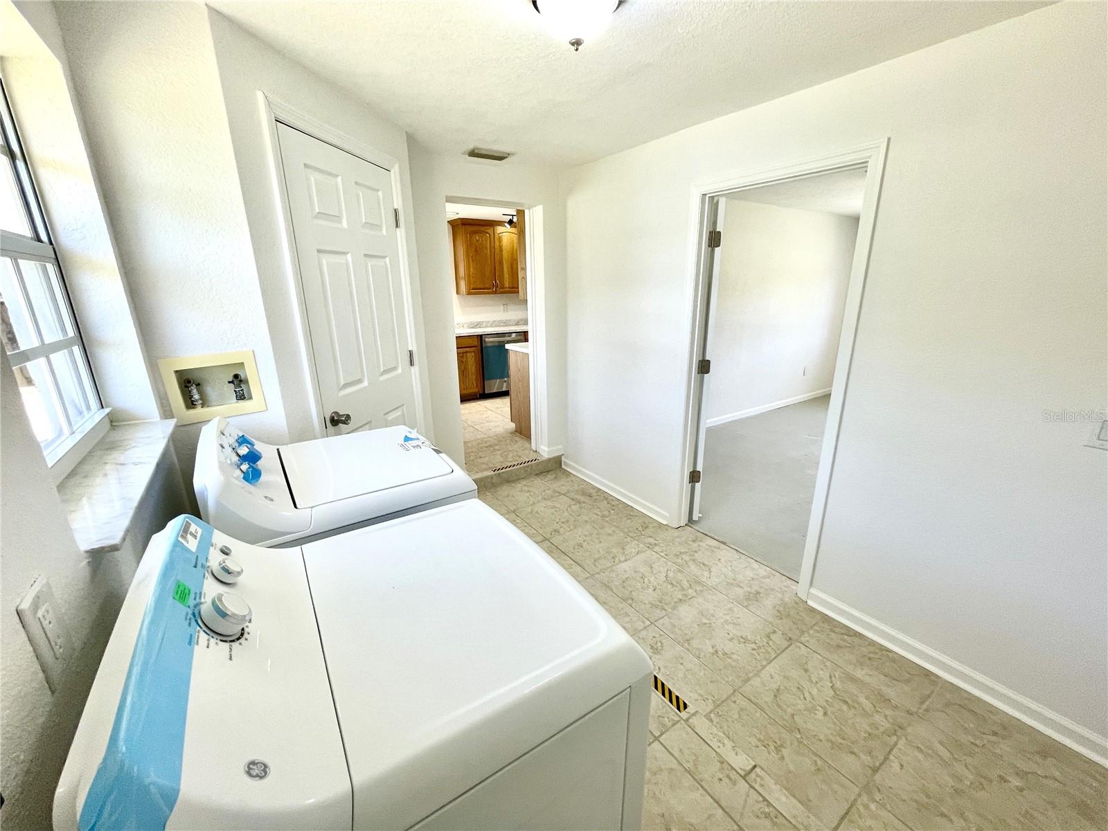 Image 31 of 45 For 700 Dolphin Parkway