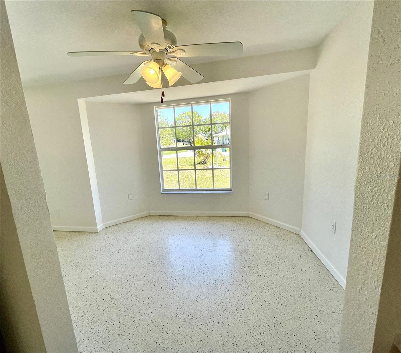 Image 8 of 45 For 700 Dolphin Parkway