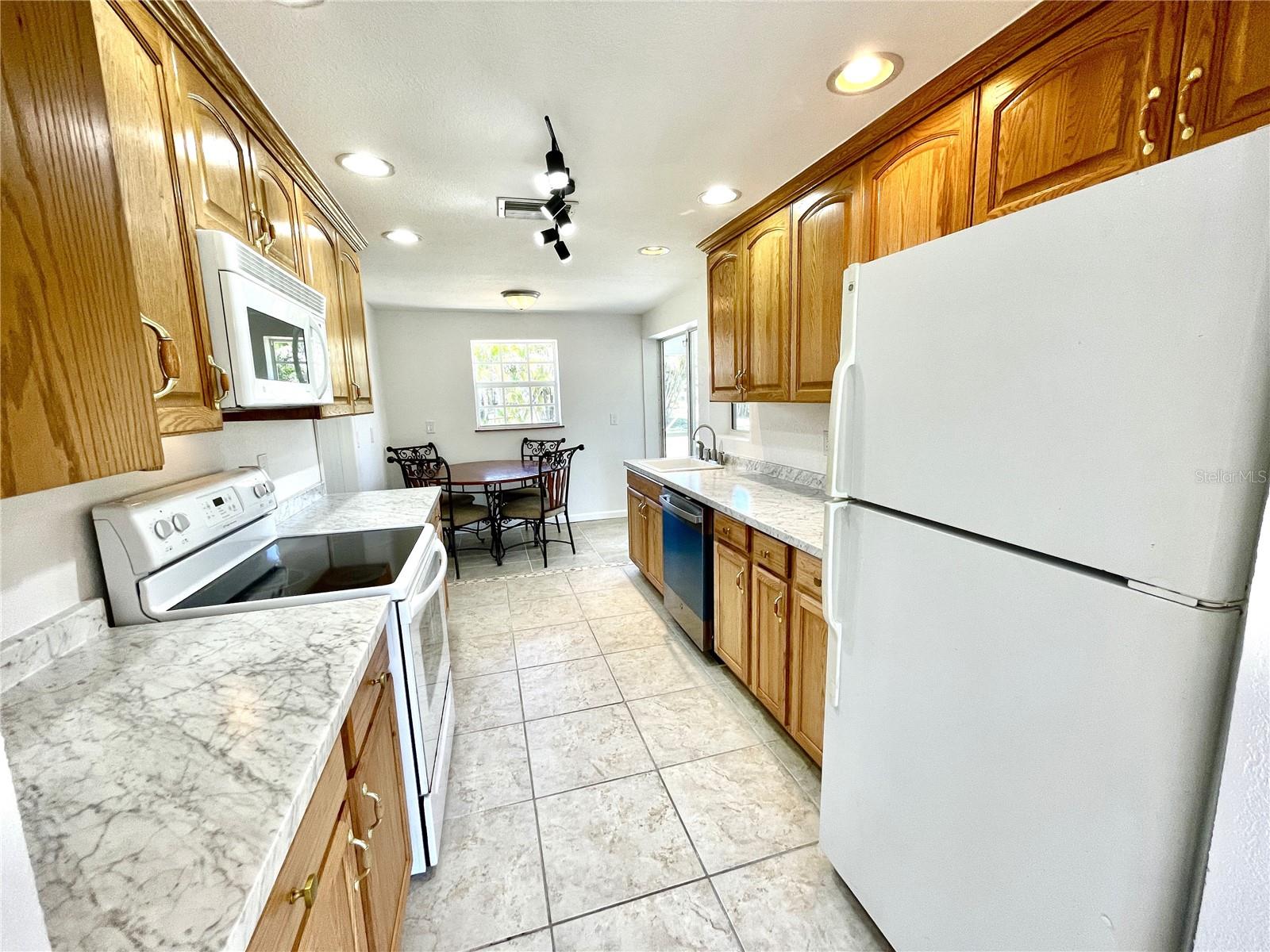 Image 9 of 45 For 700 Dolphin Parkway