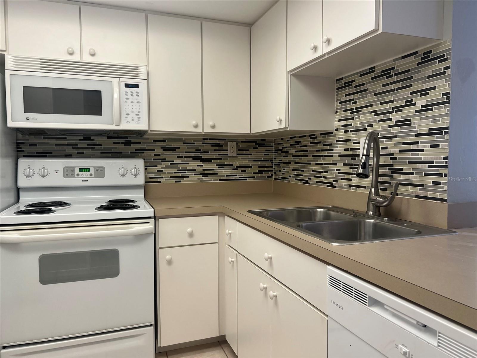Image 6 of 29 For 3100 Harbor Boulevard 207
