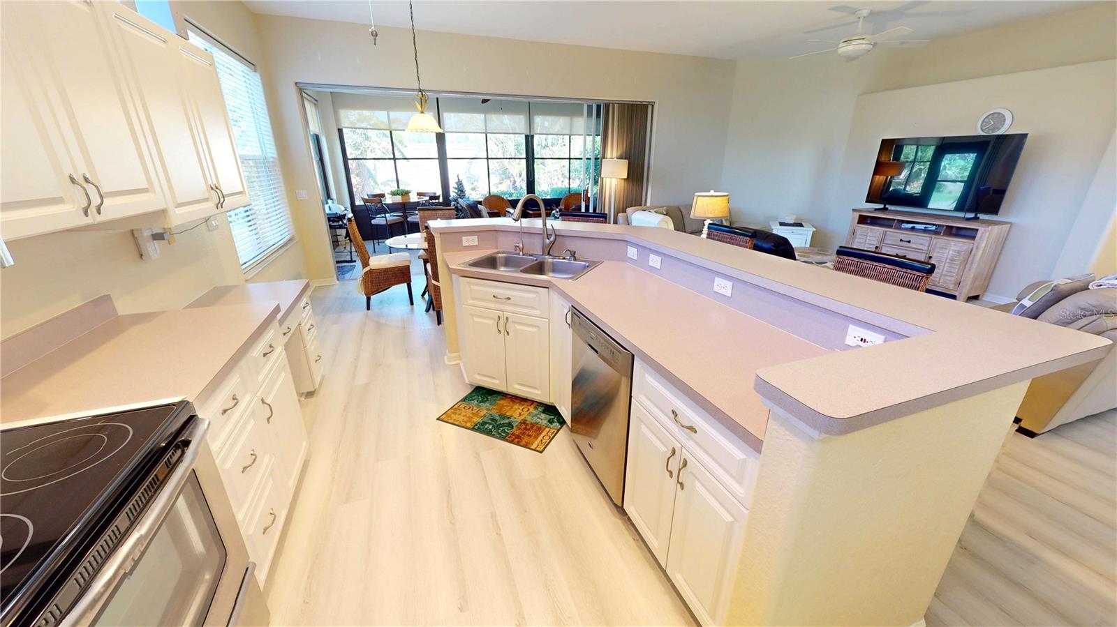 Image 10 of 40 For 26073 Feathersound Drive
