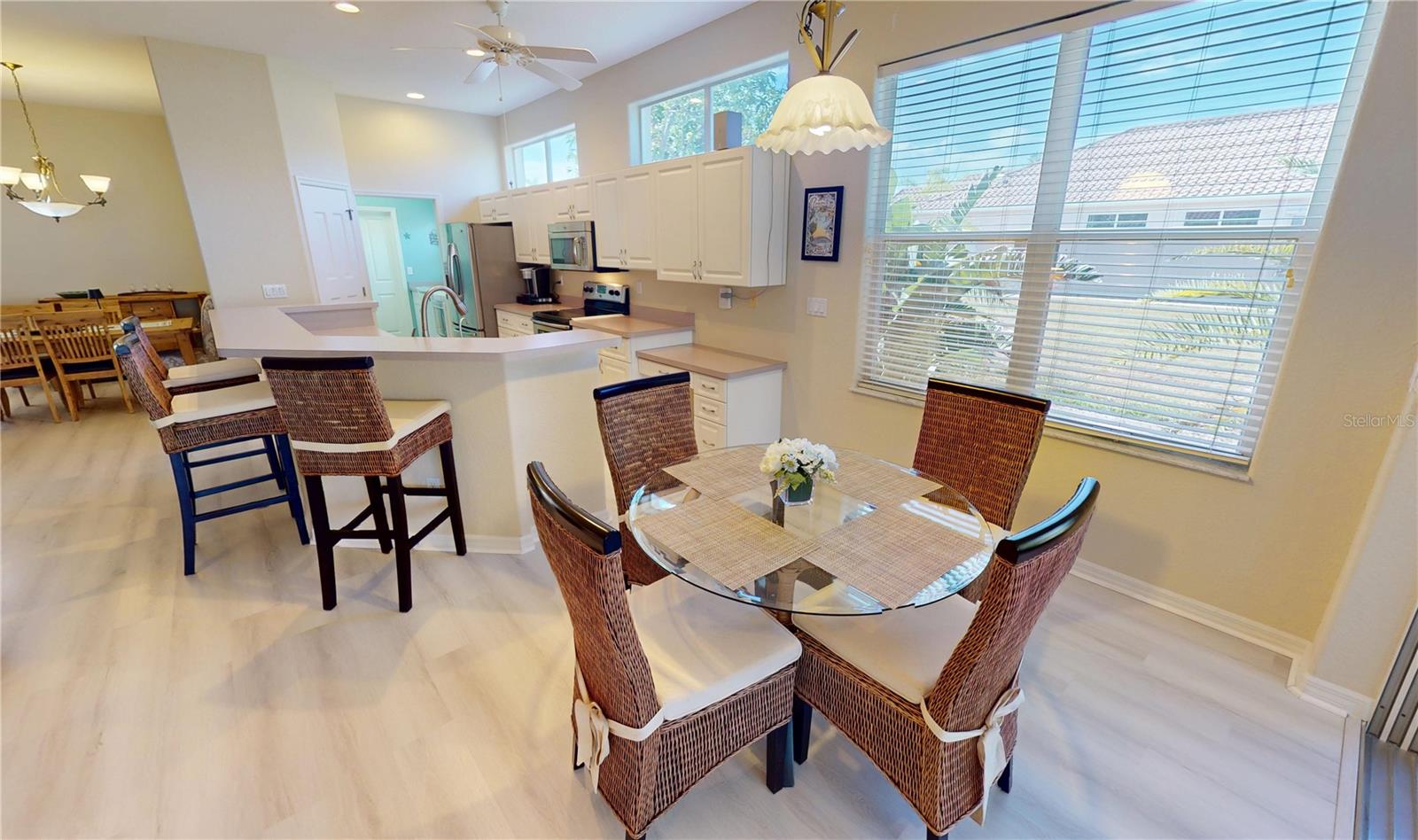 Image 13 of 40 For 26073 Feathersound Drive