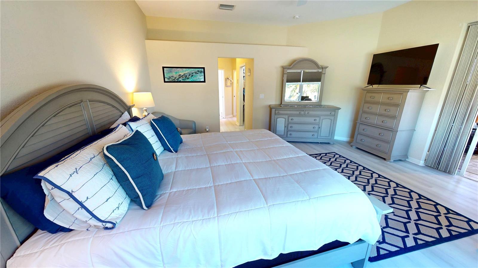 Image 19 of 40 For 26073 Feathersound Drive