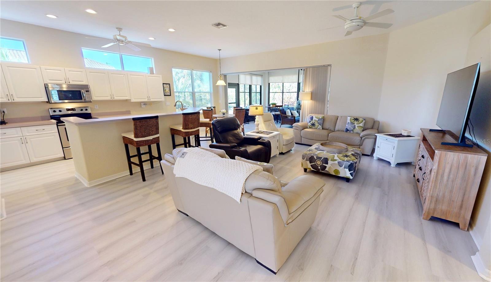 Image 5 of 40 For 26073 Feathersound Drive