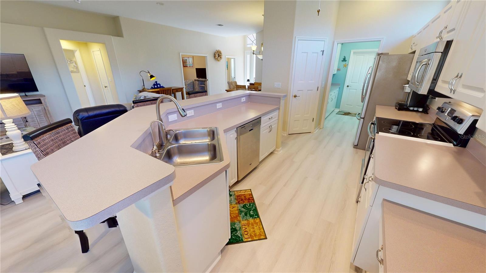 Image 9 of 40 For 26073 Feathersound Drive