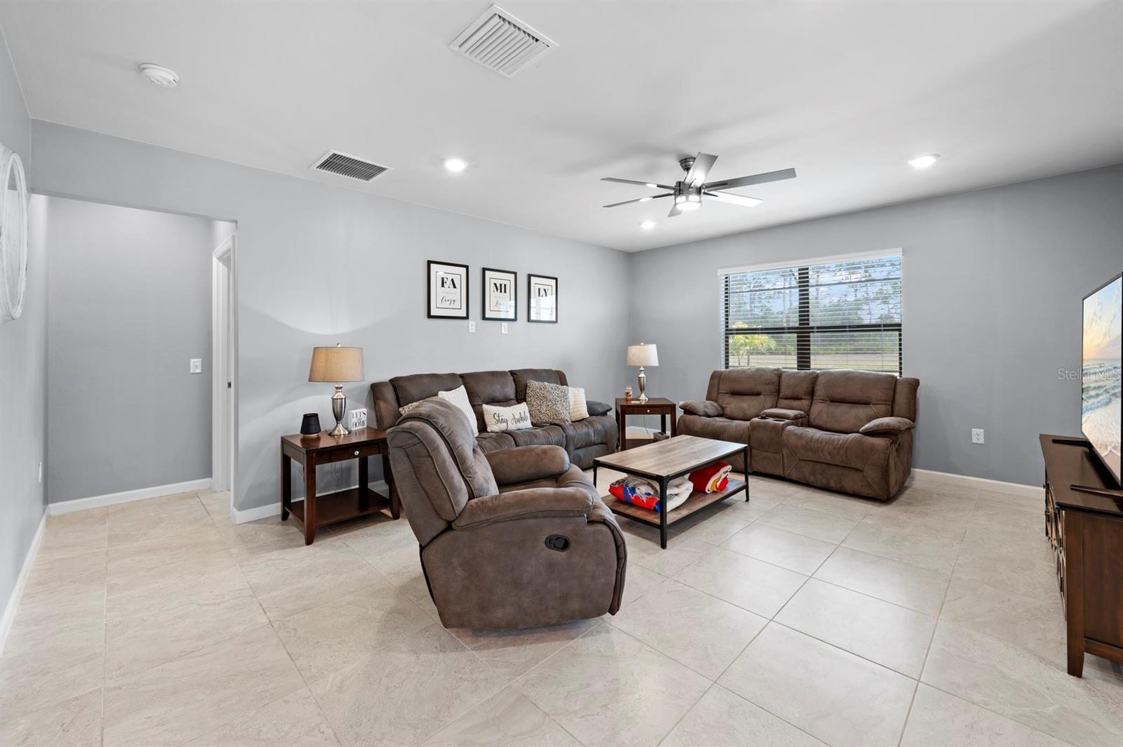 Image 13 of 31 For 16016 Shoebutton Court