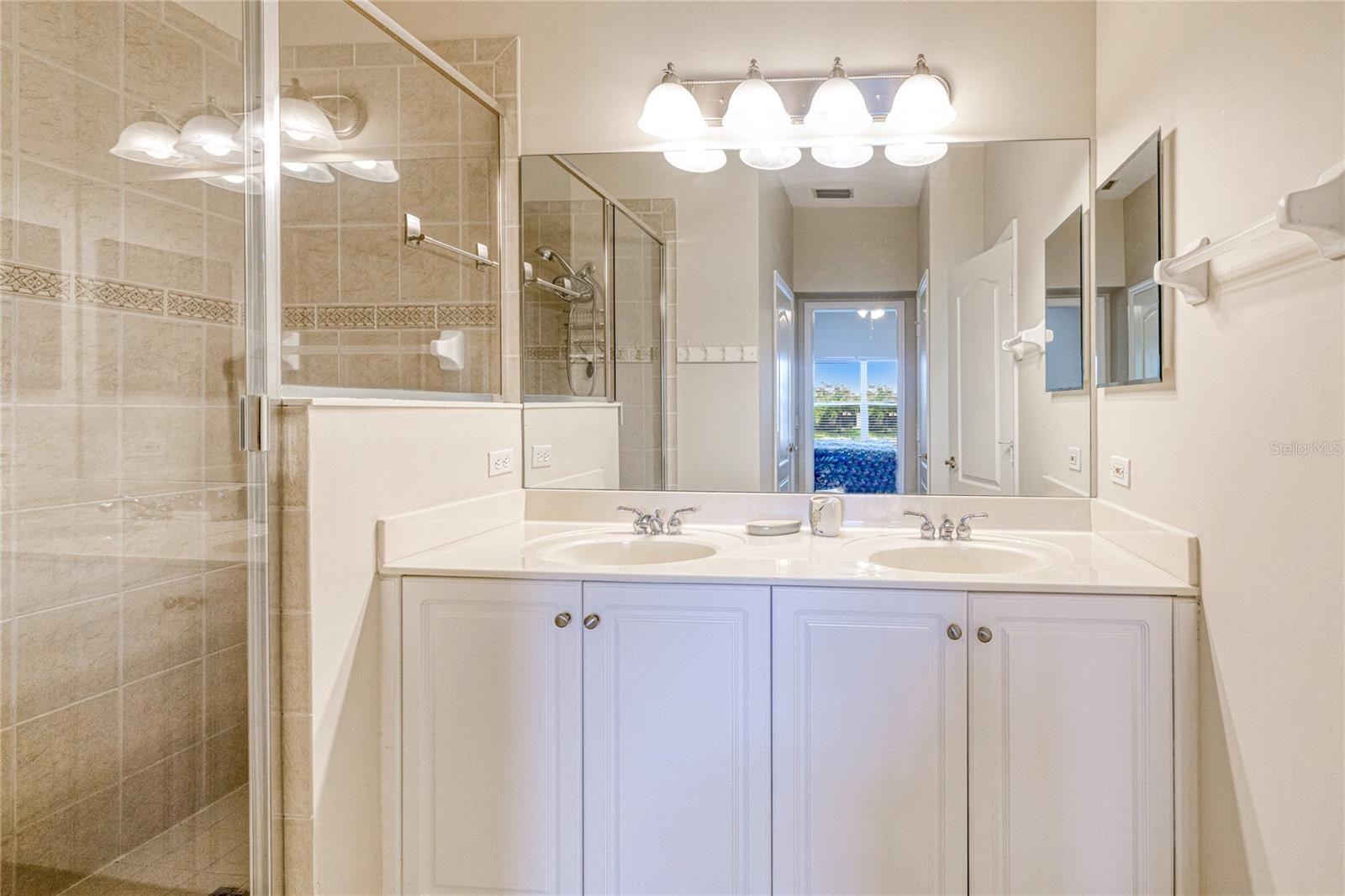 Image 19 of 55 For 3211 Cottonwood Bend 702