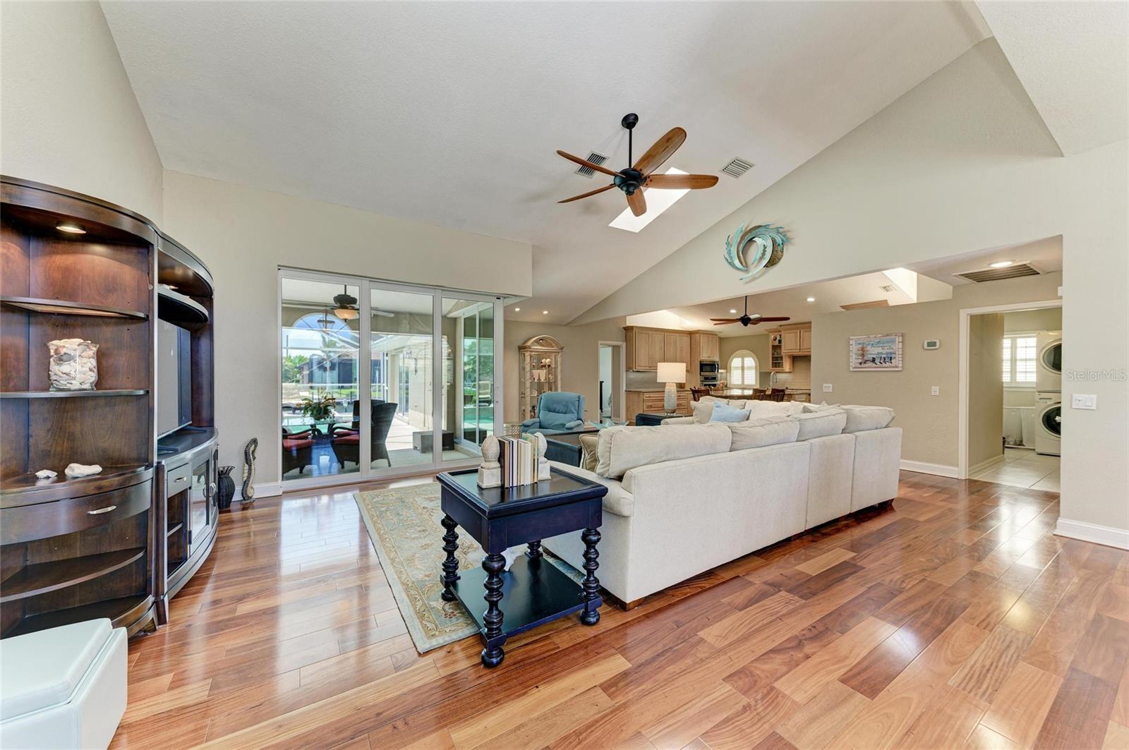 Image 9 of 64 For 5010 La Costa Island Court