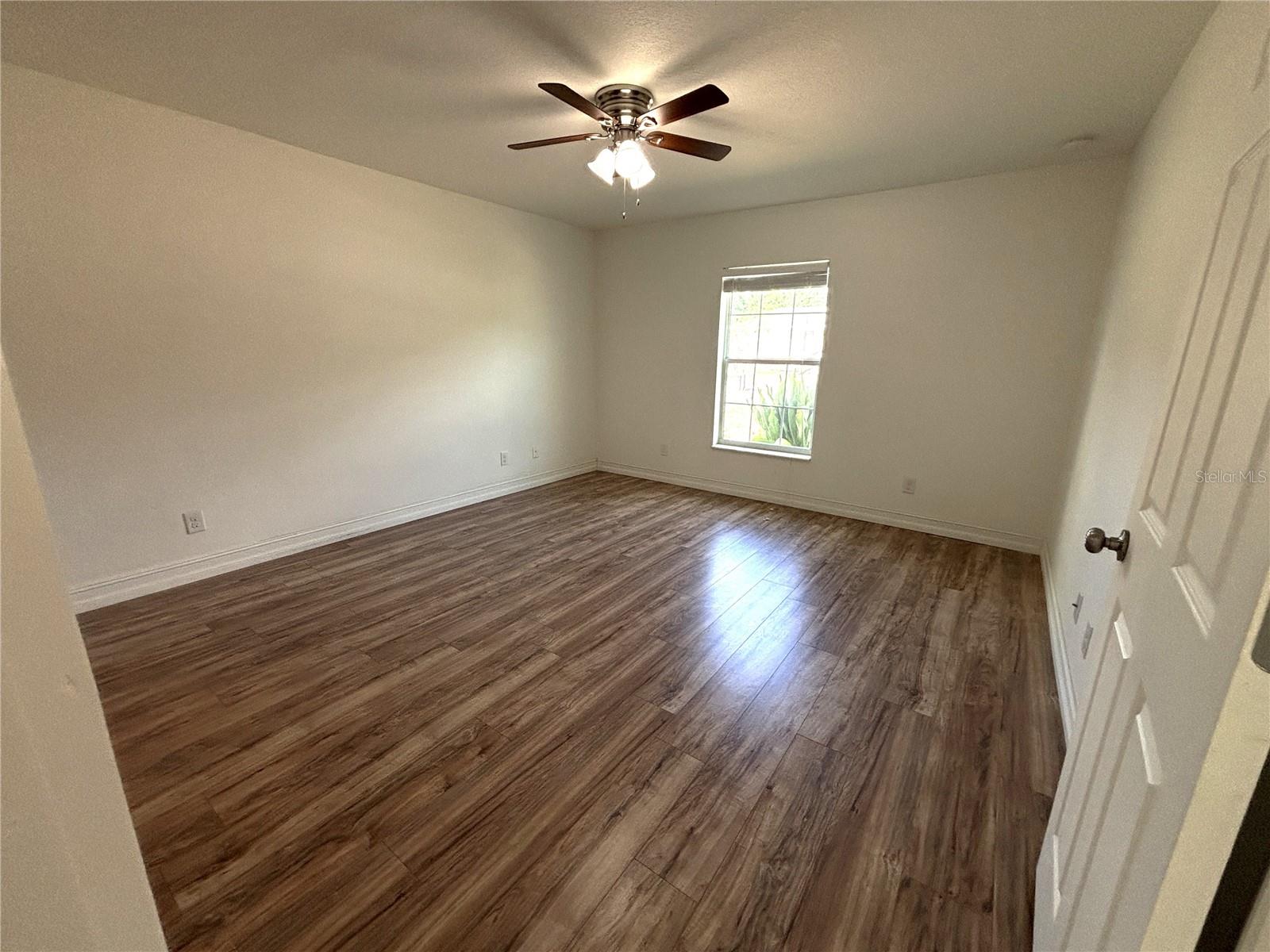 Image 11 of 21 For 521 Gloria Avenue