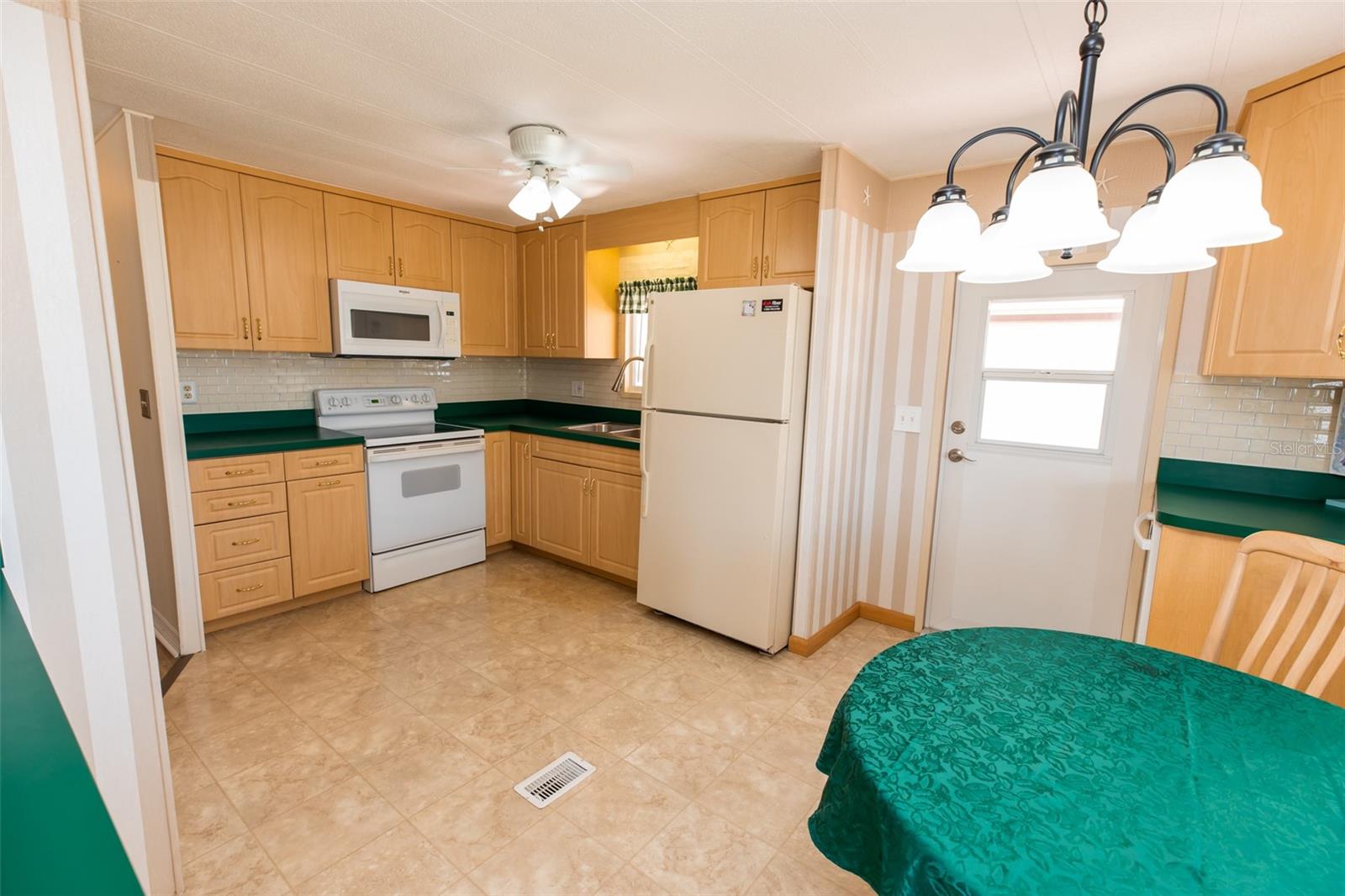 Image 3 of 40 For 643 Blackburn Boulevard