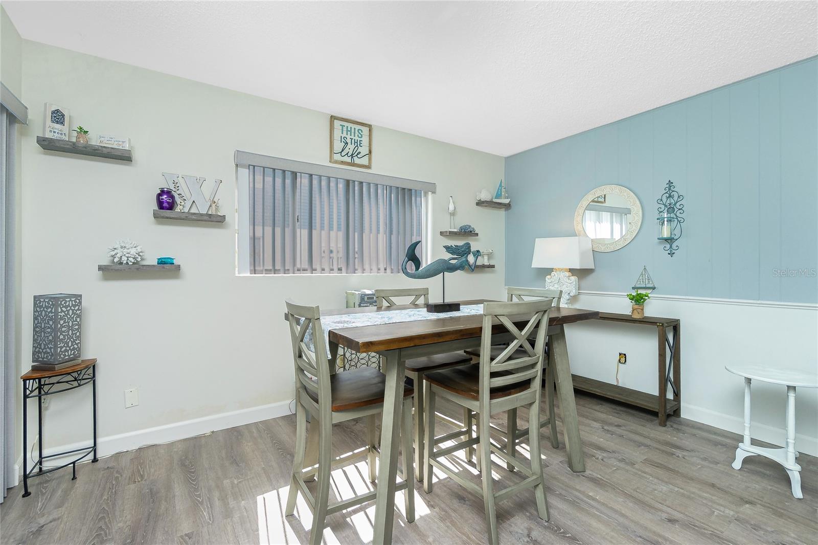 Image 11 of 53 For 22375 Edgewater Drive 123