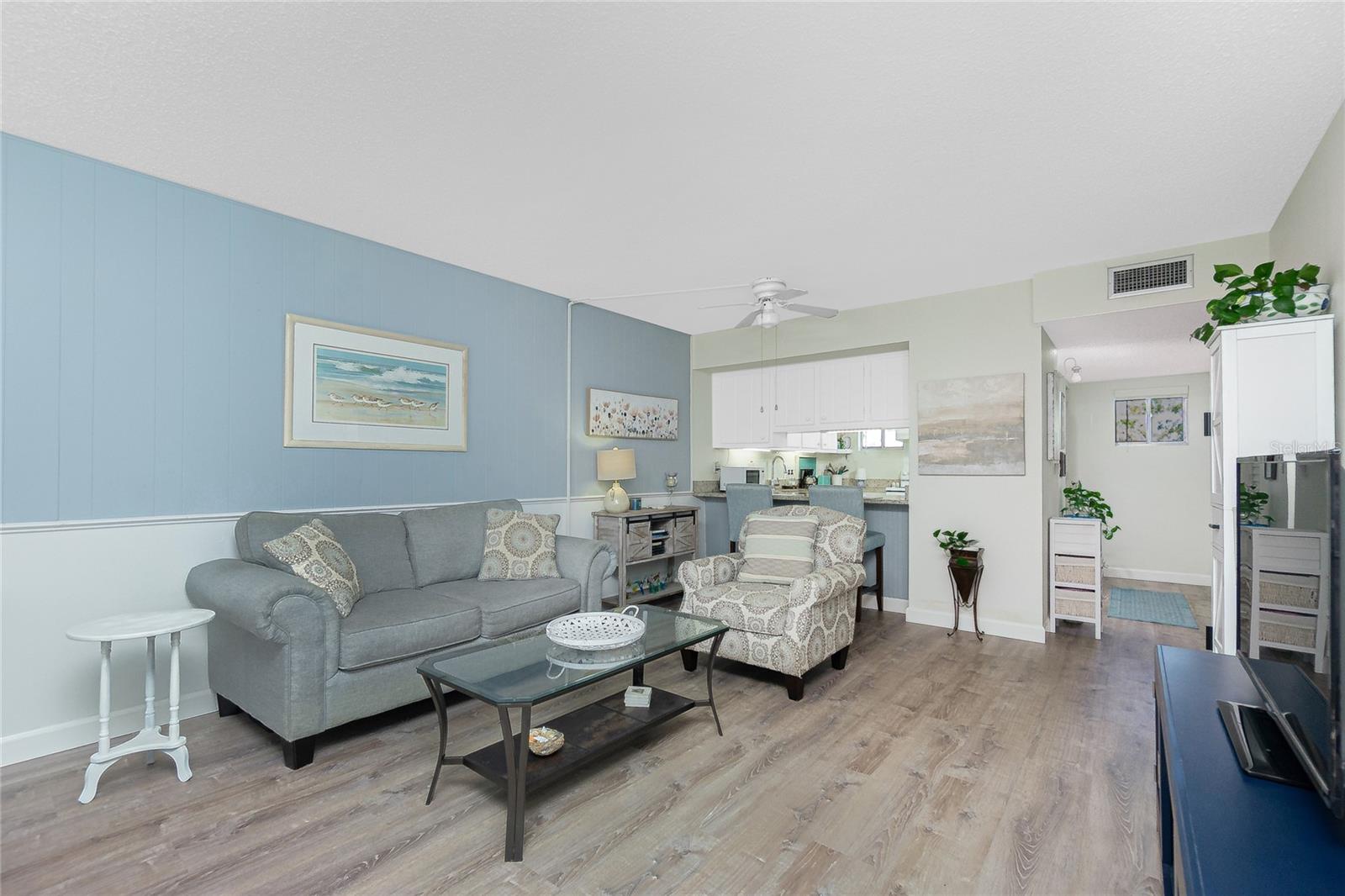 Image 12 of 53 For 22375 Edgewater Drive 123