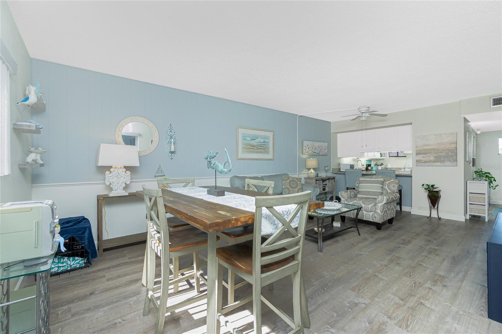 Image 17 of 53 For 22375 Edgewater Drive 123
