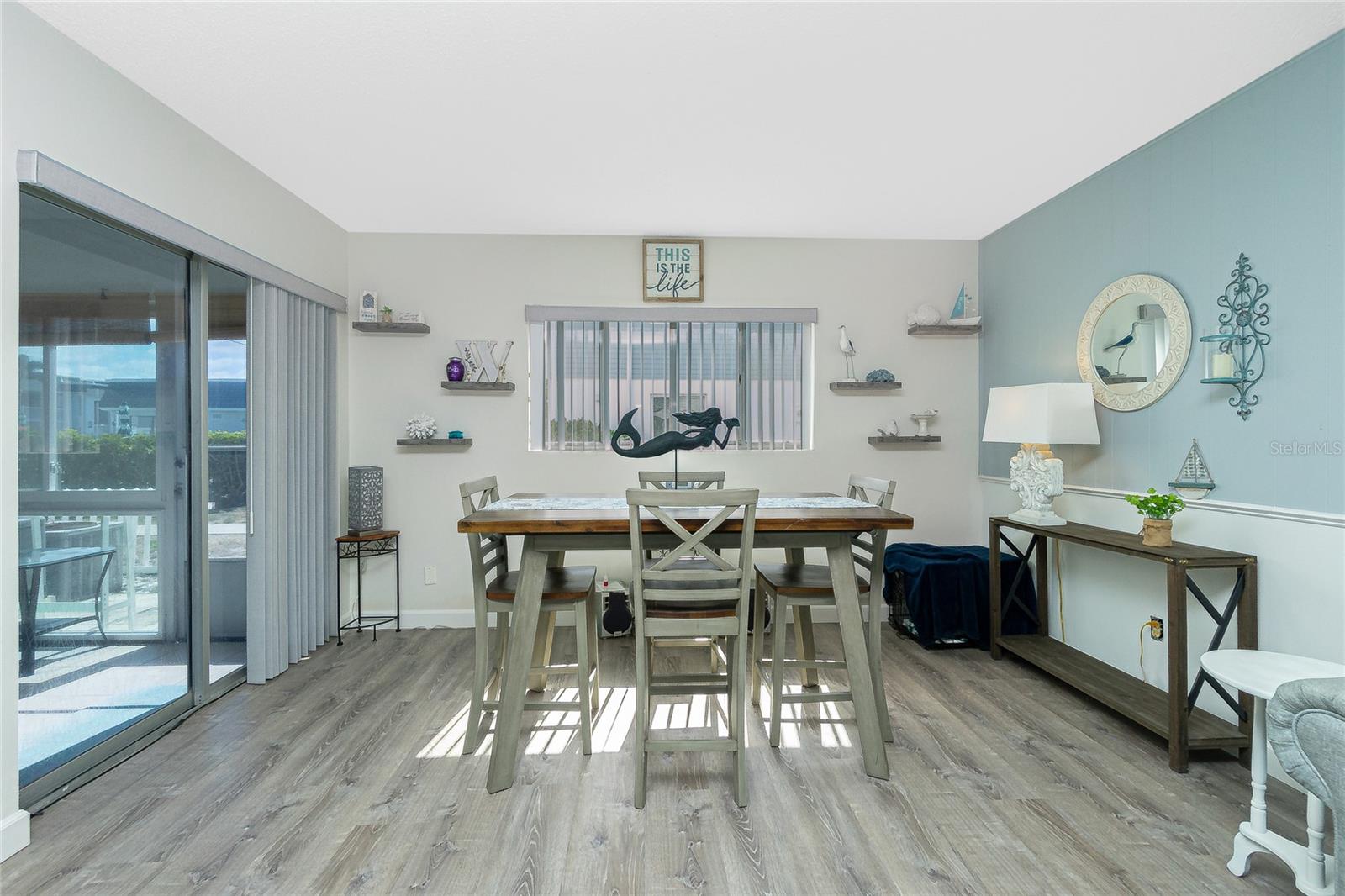 Image 19 of 53 For 22375 Edgewater Drive 123
