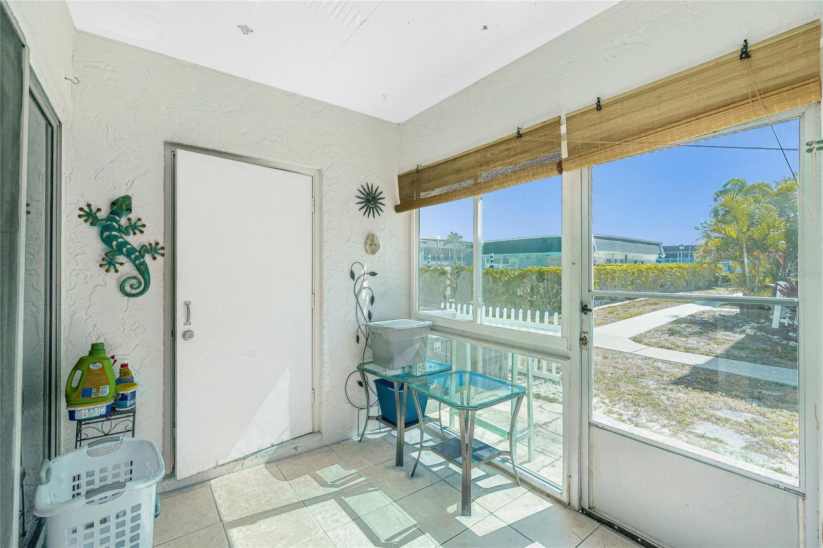 Image 21 of 53 For 22375 Edgewater Drive 123