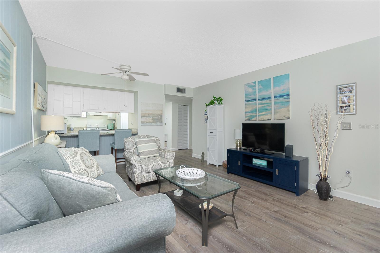 Image 25 of 53 For 22375 Edgewater Drive 123