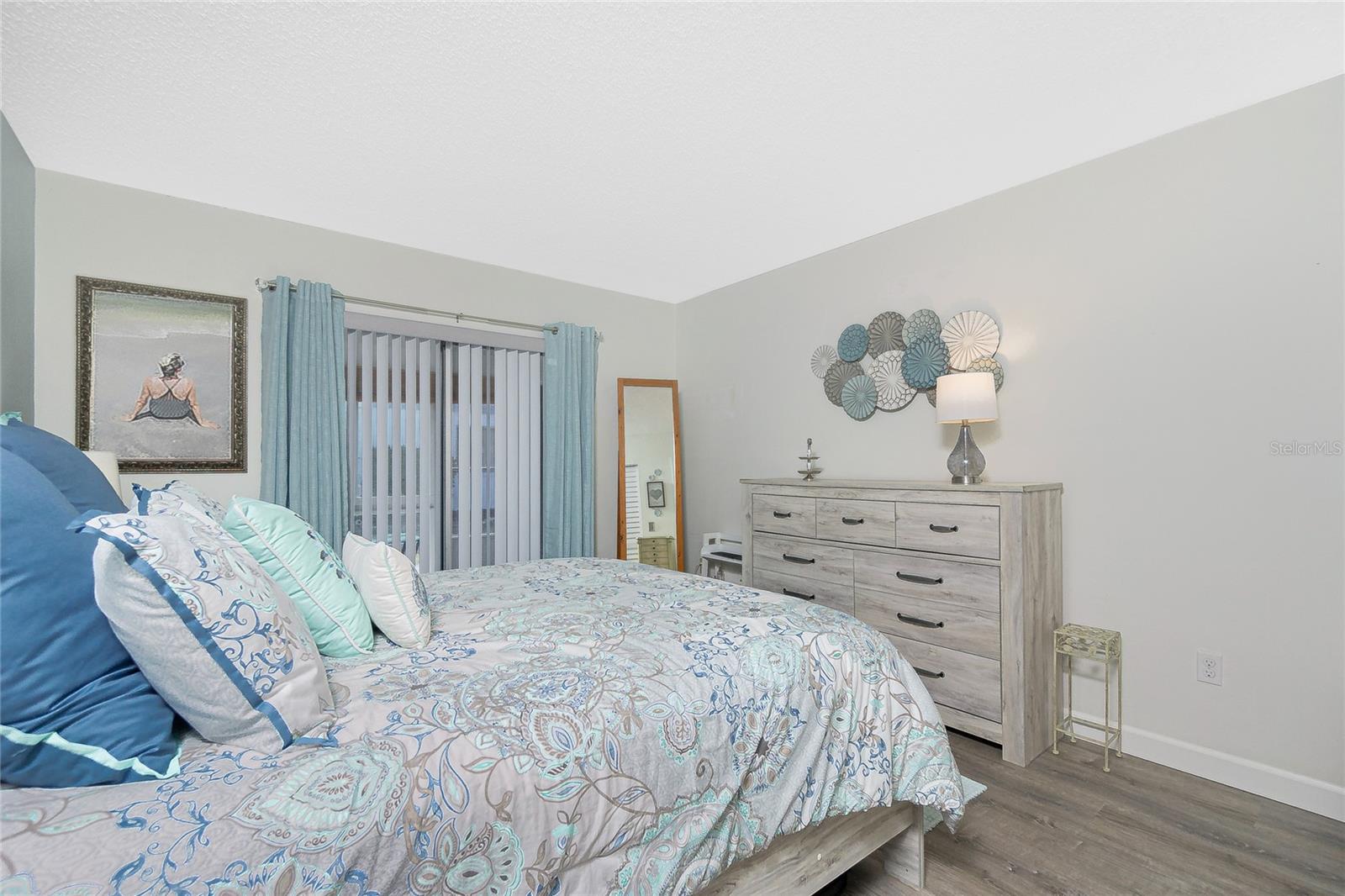 Image 26 of 53 For 22375 Edgewater Drive 123
