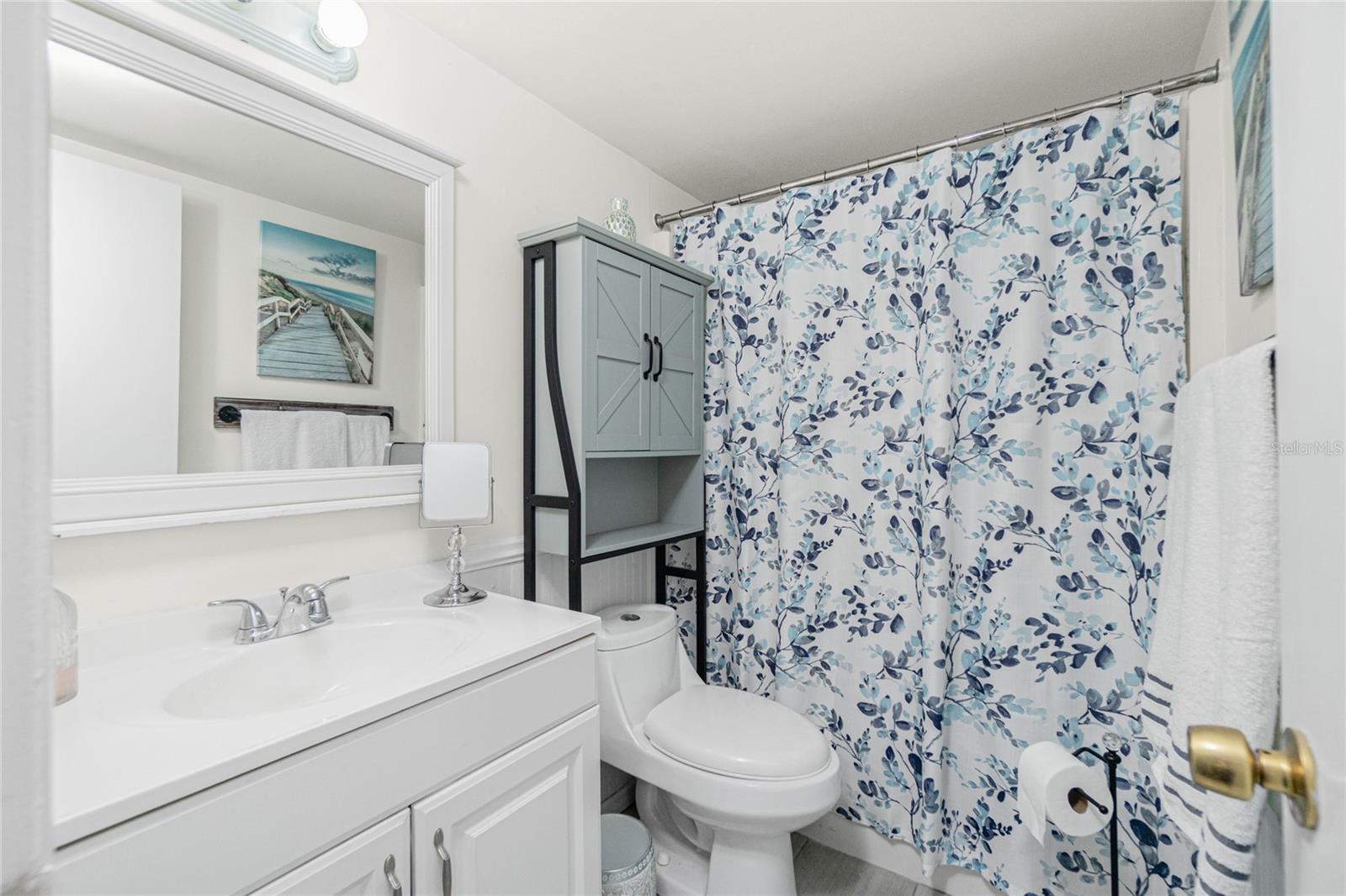 Image 27 of 53 For 22375 Edgewater Drive 123
