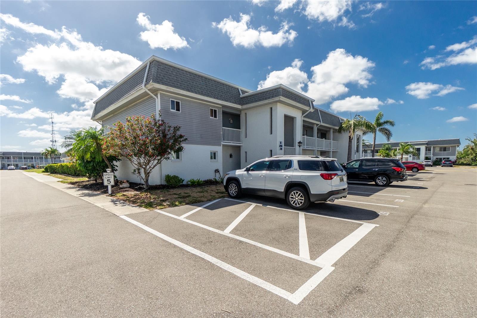 Image 30 of 53 For 22375 Edgewater Drive 123