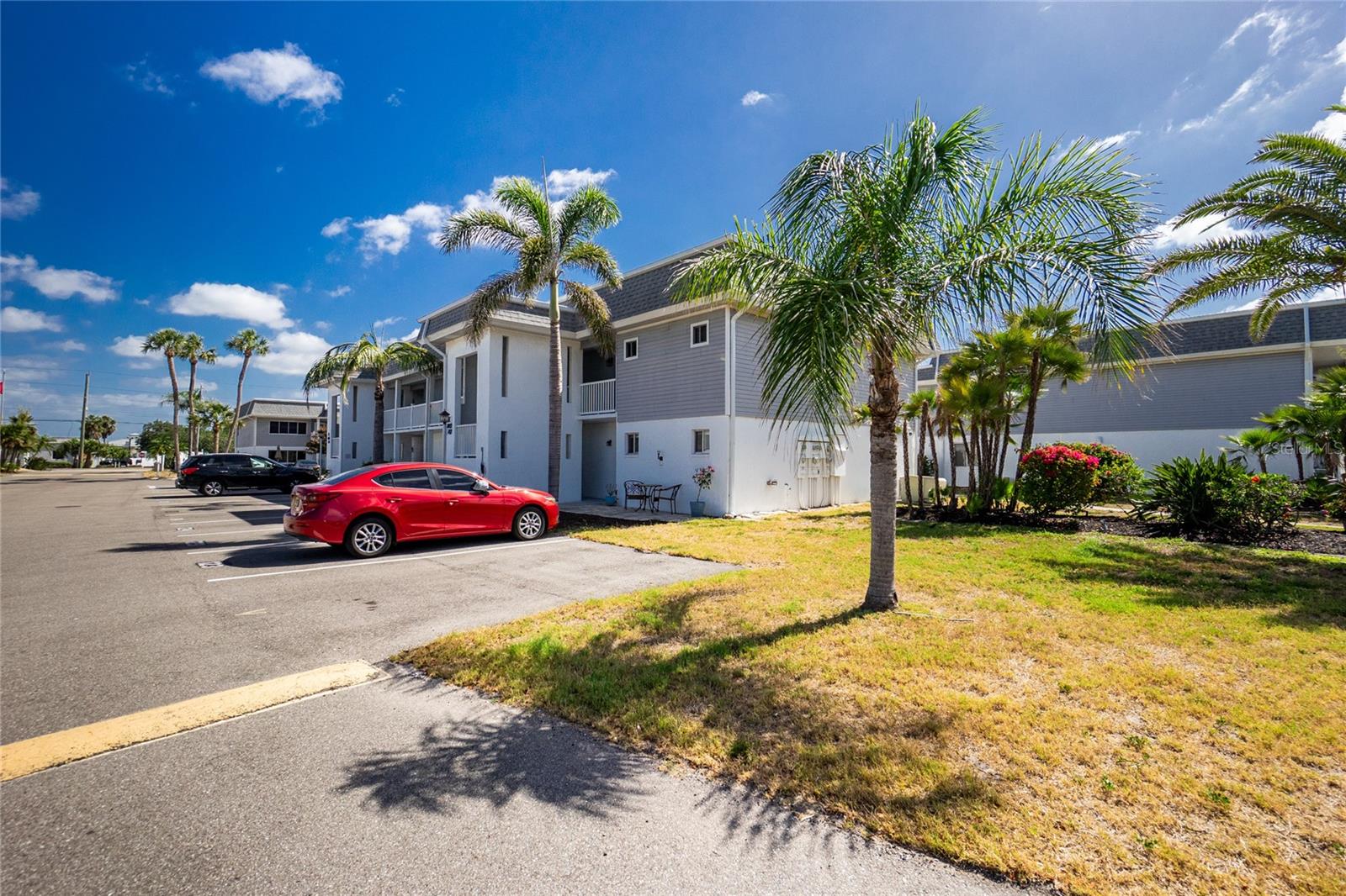 Image 31 of 53 For 22375 Edgewater Drive 123