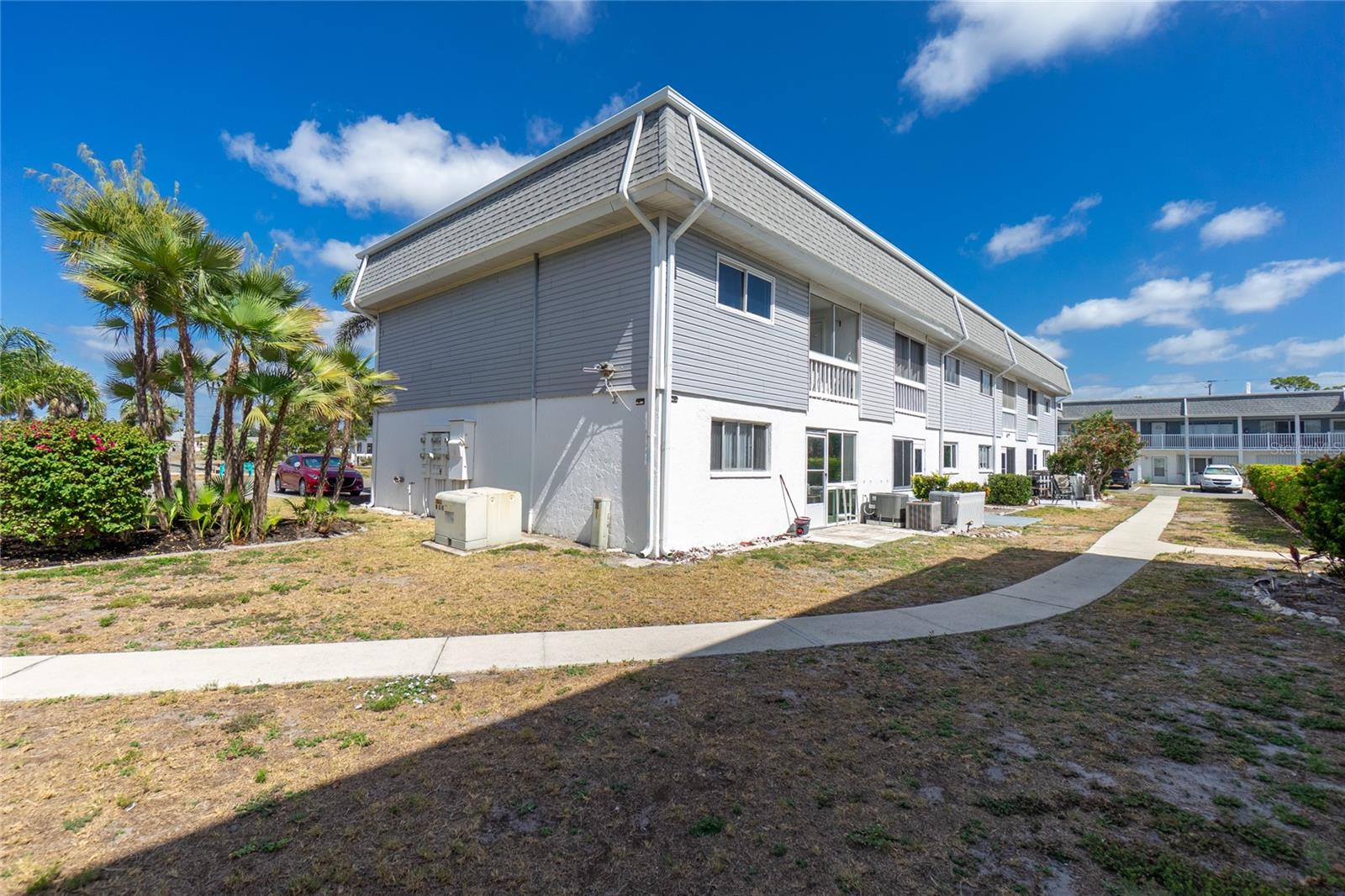 Image 34 of 53 For 22375 Edgewater Drive 123