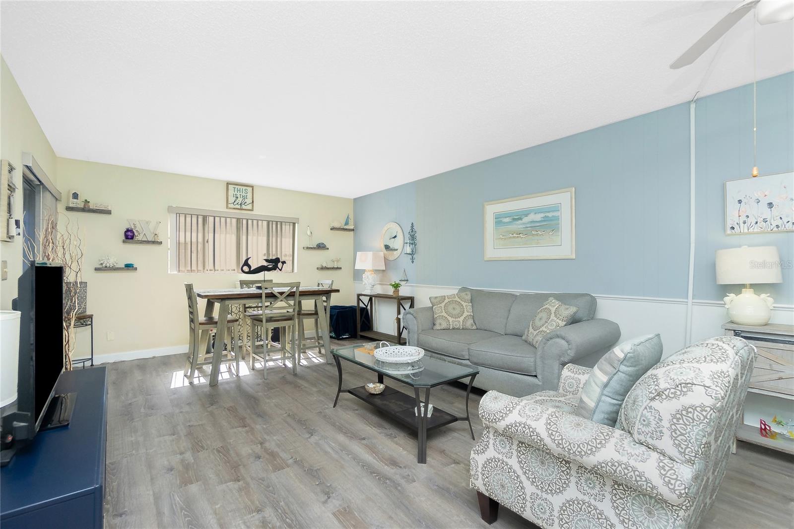 Image 7 of 53 For 22375 Edgewater Drive 123