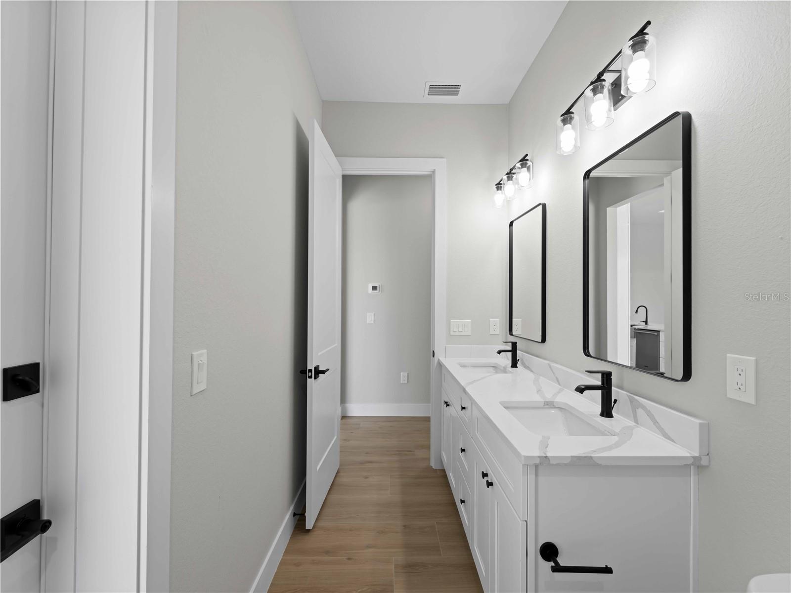 Image 31 of 93 For 15504 Melport Circle