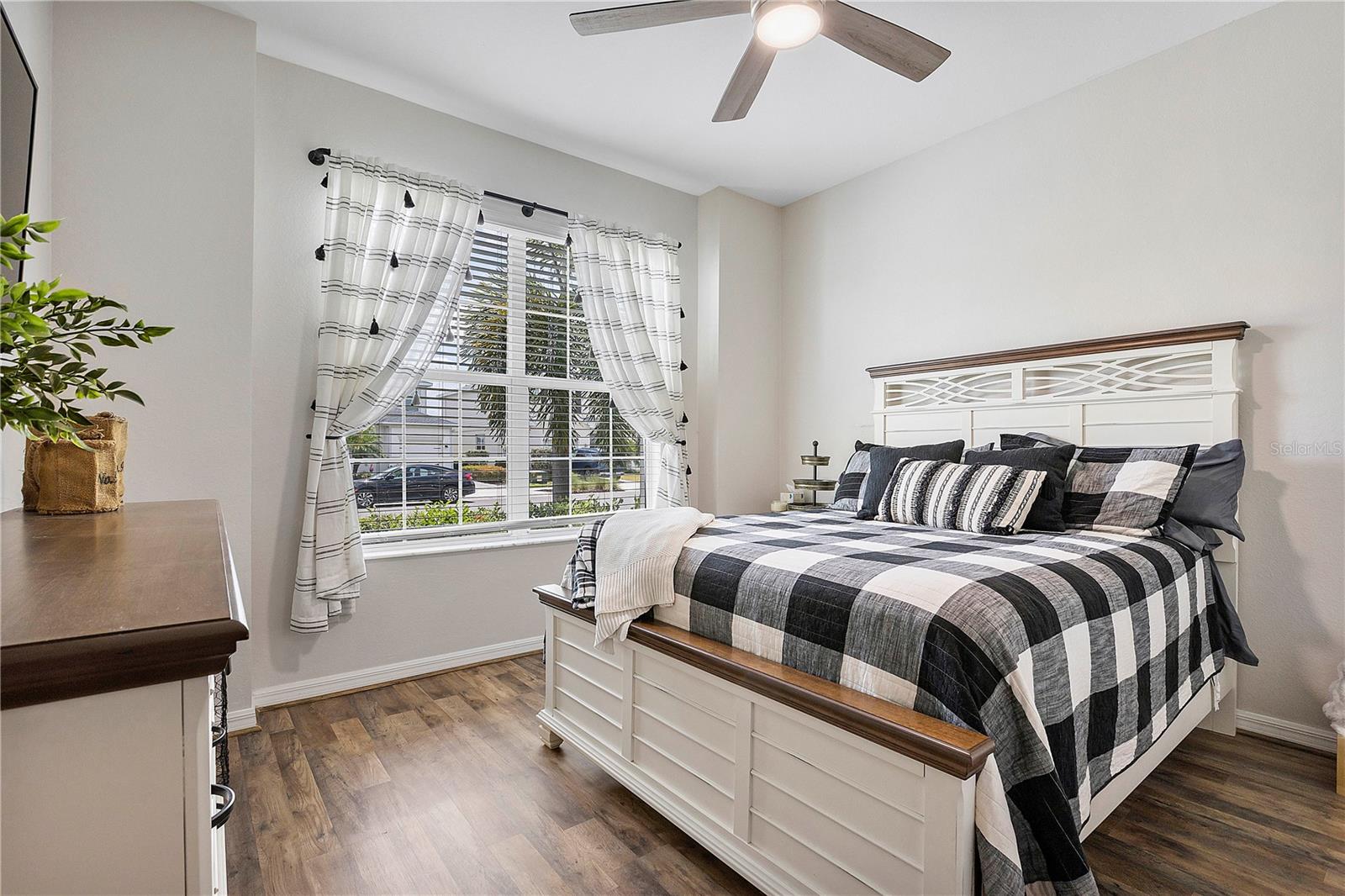 Image 13 of 79 For 17556 Winding Wood Lane