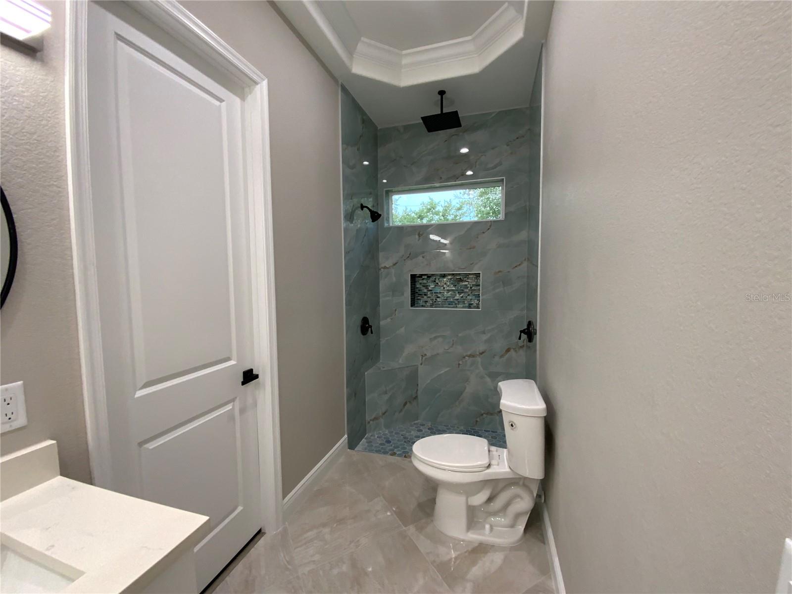 Listing photo id 2 for 1201 Childress Avenue