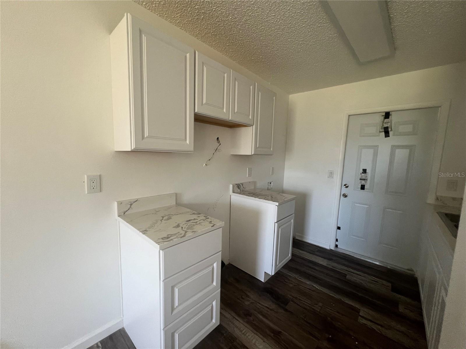 Image 4 of 14 For 2533 Myrtle Avenue 2