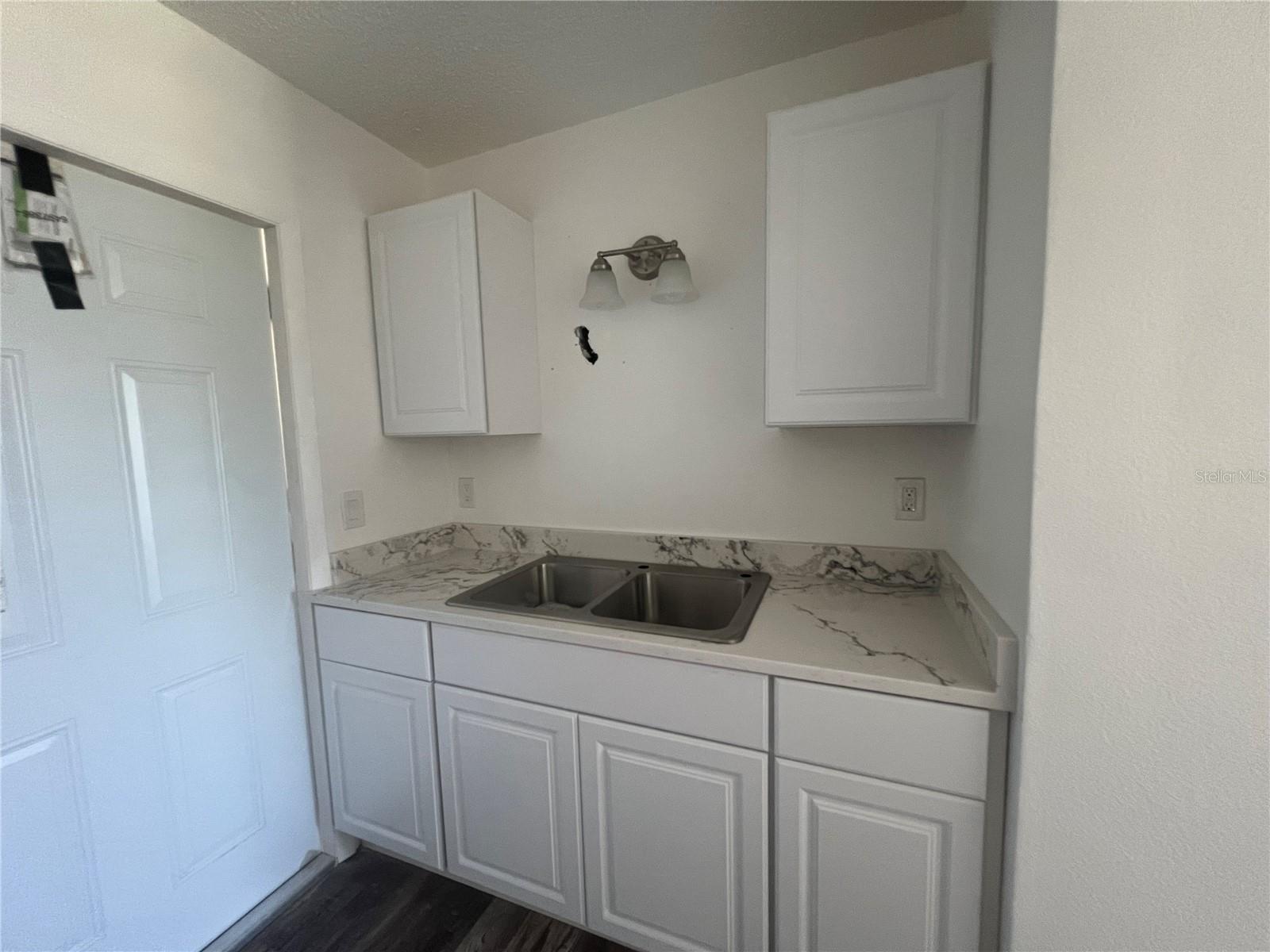 Image 5 of 14 For 2533 Myrtle Avenue 2