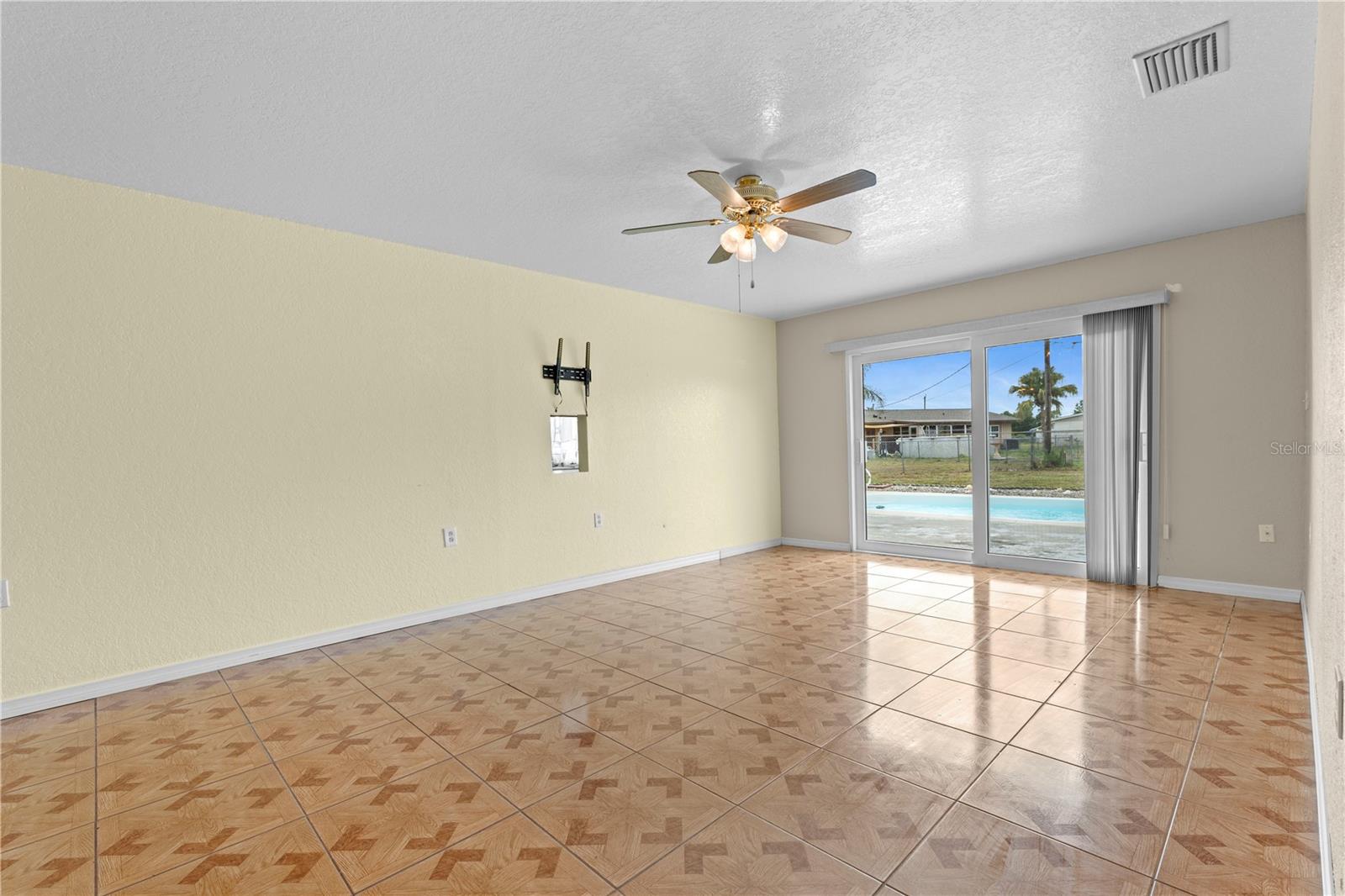 Image 10 of 33 For 5527 Fairway Drive S