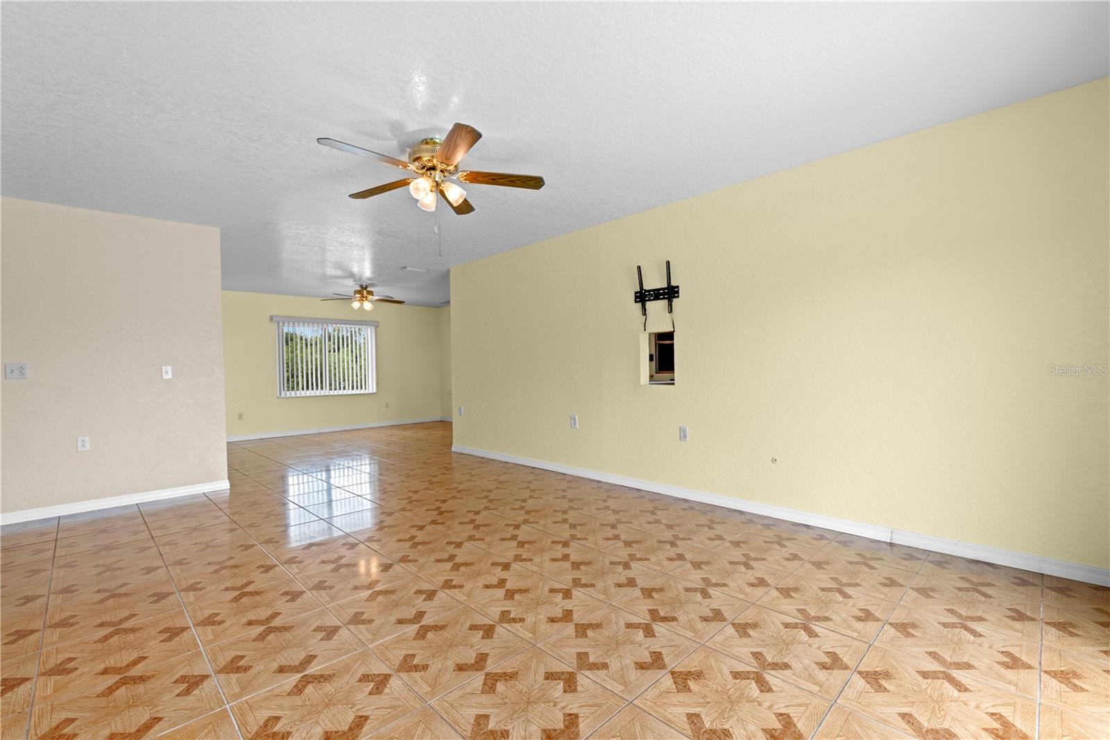 Image 11 of 33 For 5527 Fairway Drive S
