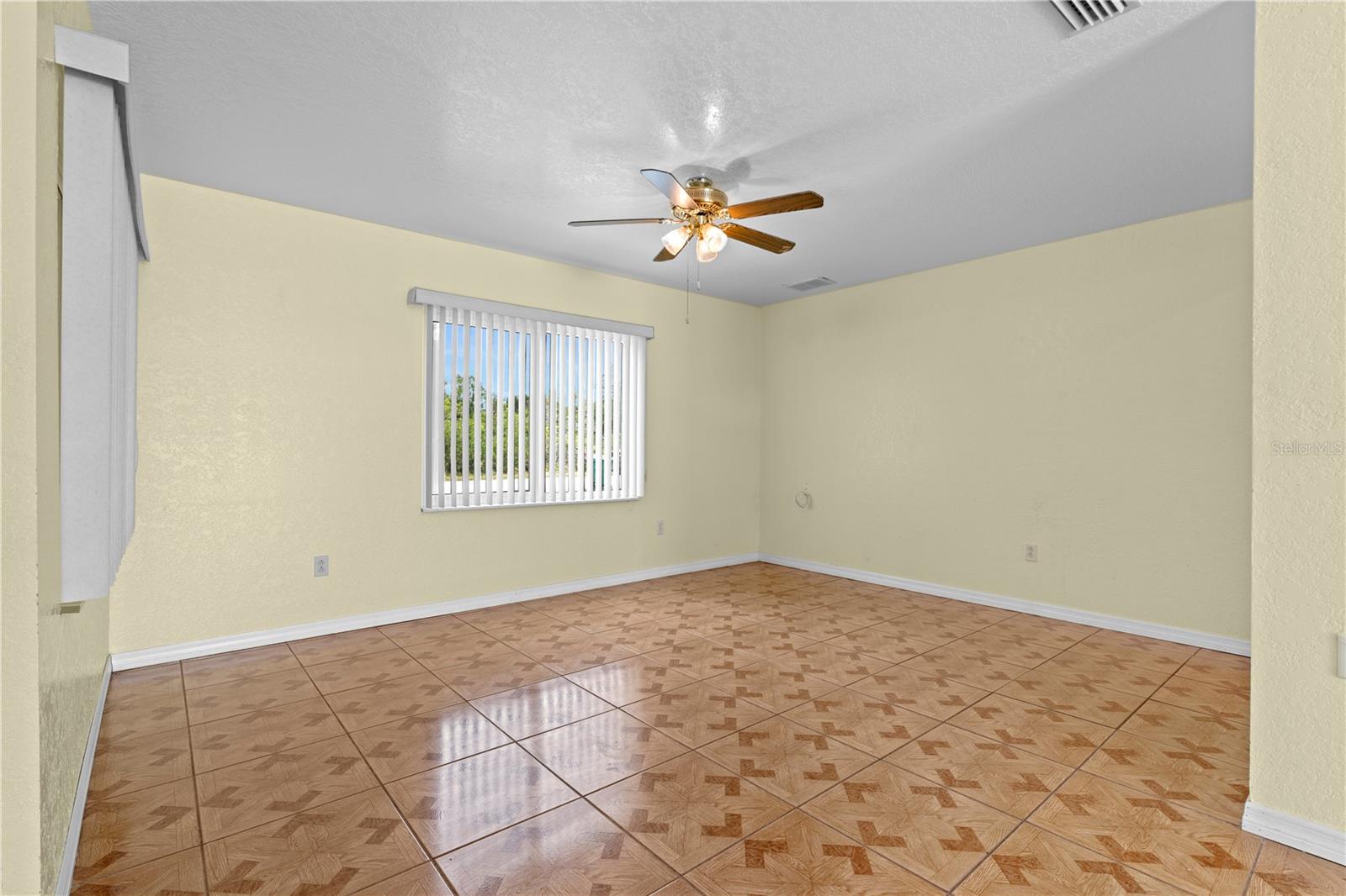 Image 13 of 33 For 5527 Fairway Drive S