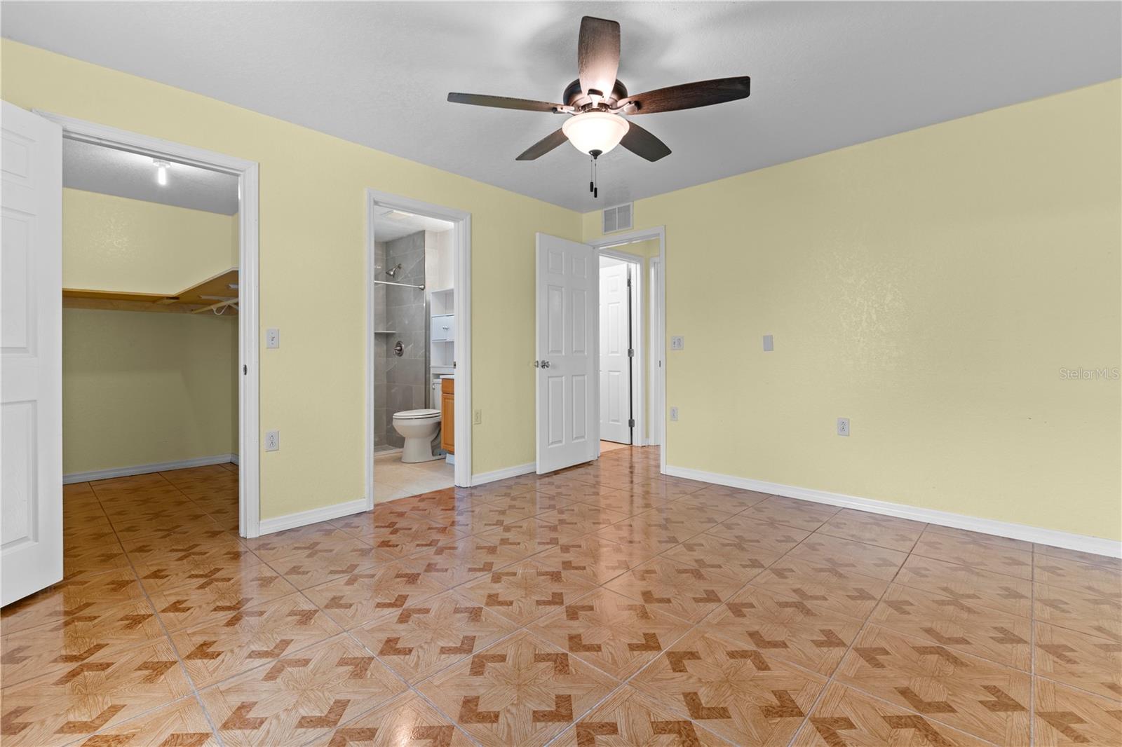 Image 14 of 33 For 5527 Fairway Drive S