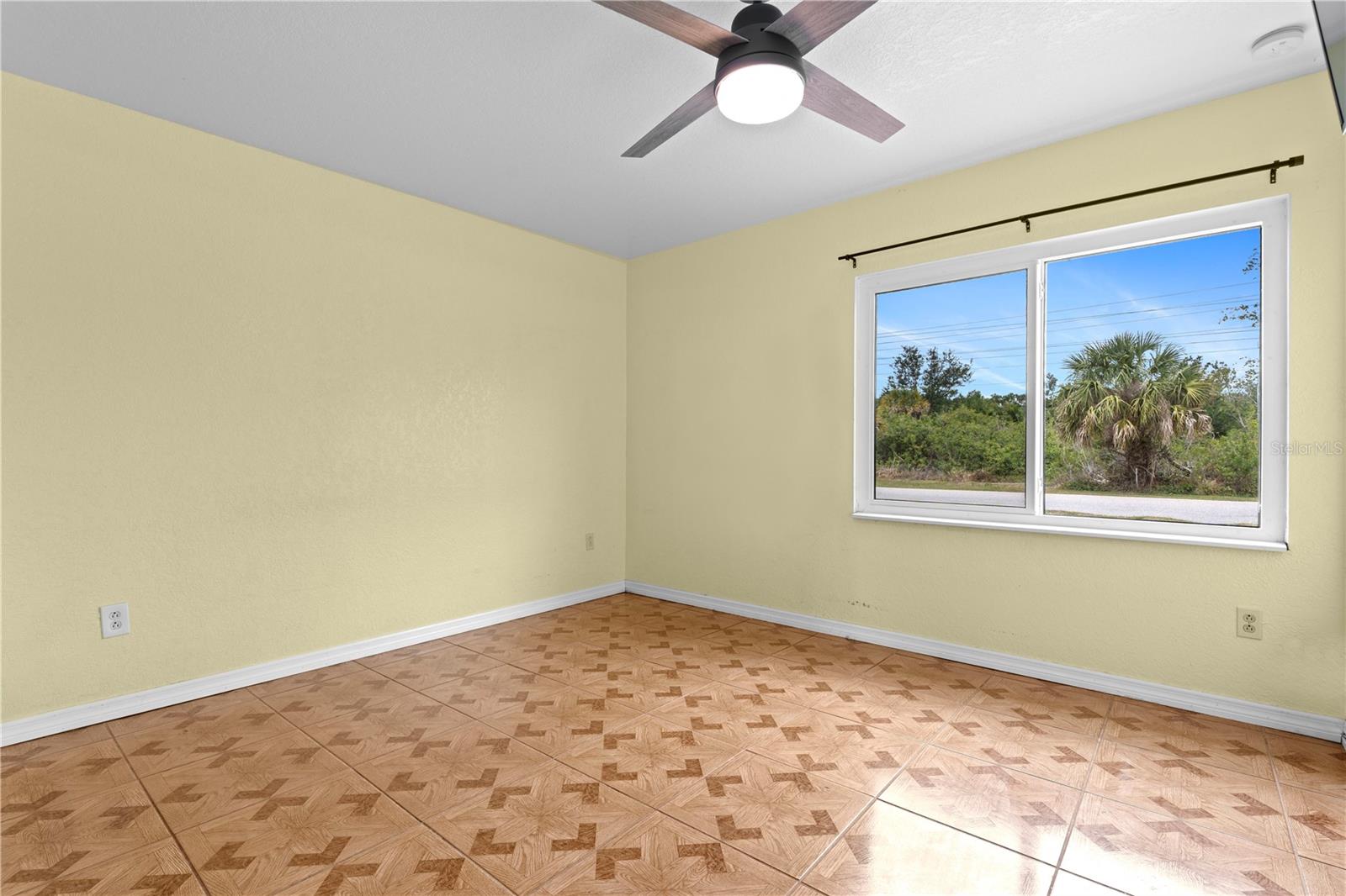 Image 20 of 33 For 5527 Fairway Drive S