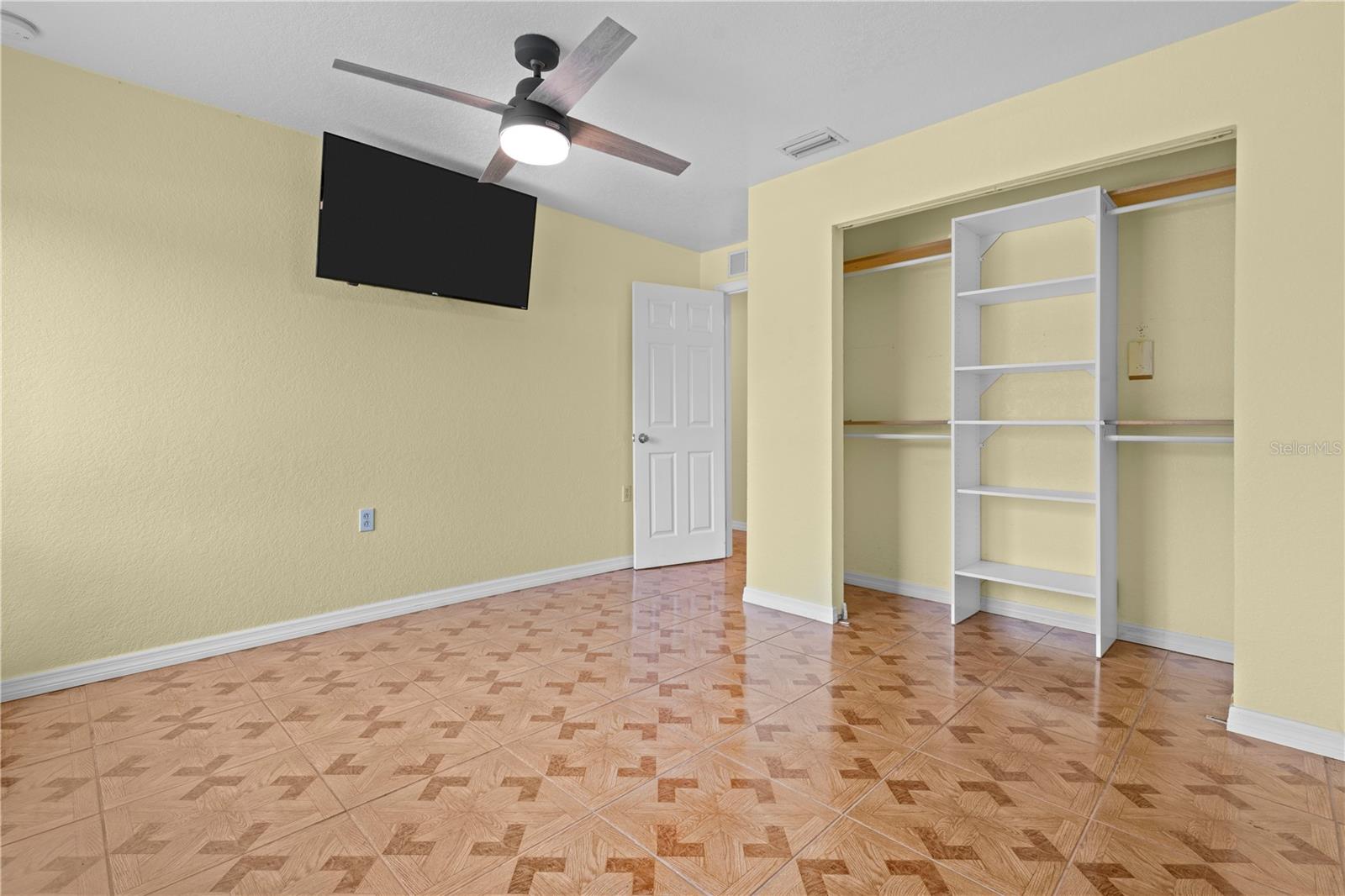 Image 21 of 33 For 5527 Fairway Drive S