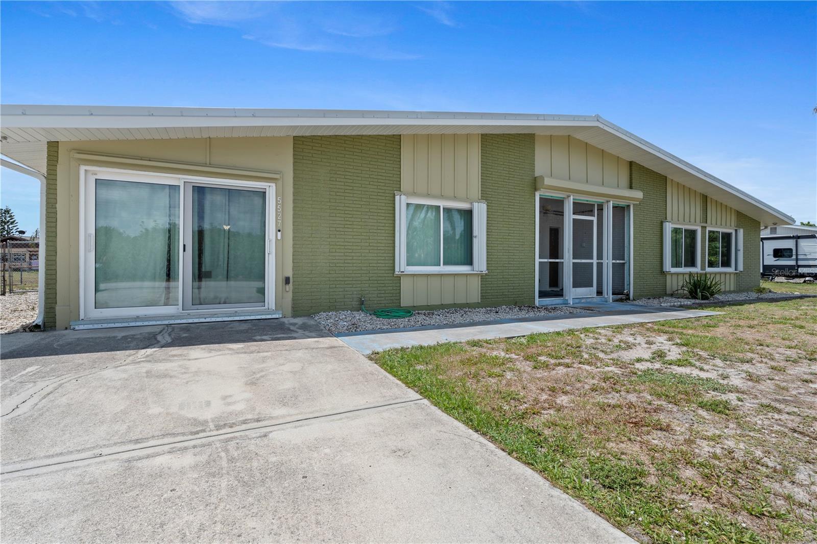 Image 29 of 33 For 5527 Fairway Drive S