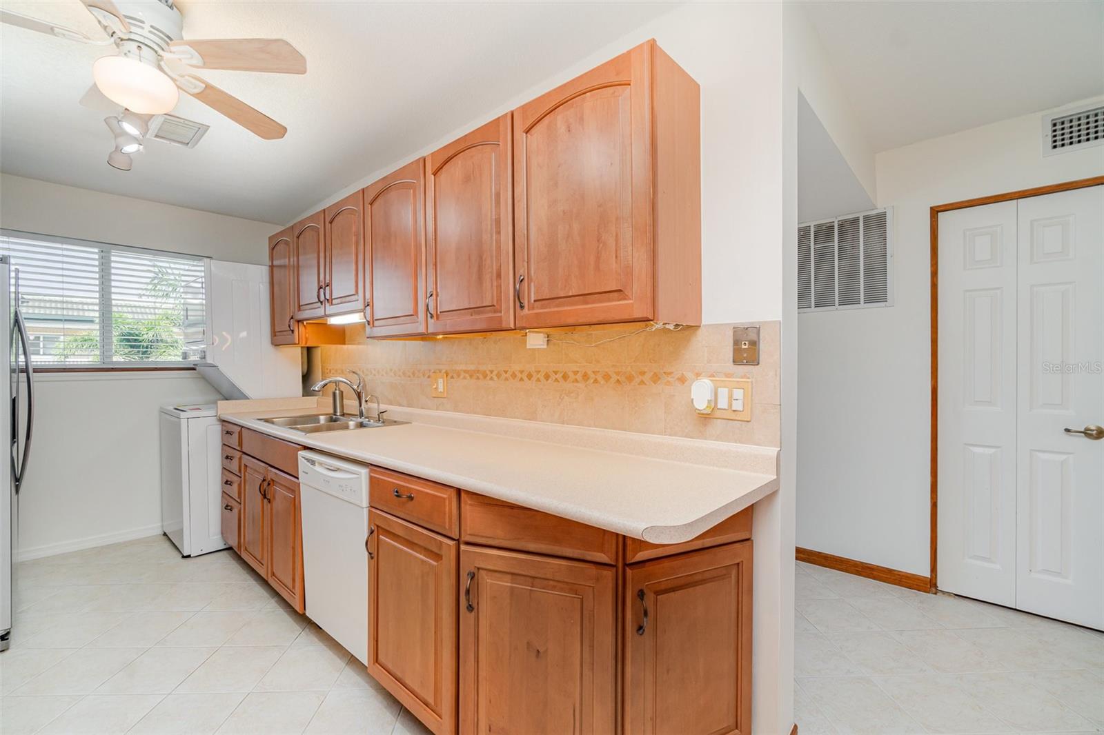 Image 9 of 31 For 150 Harborside Avenue 306