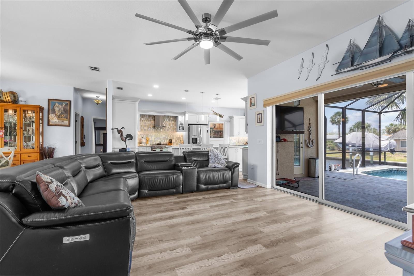 Image 12 of 48 For 2911 Riverside Drive