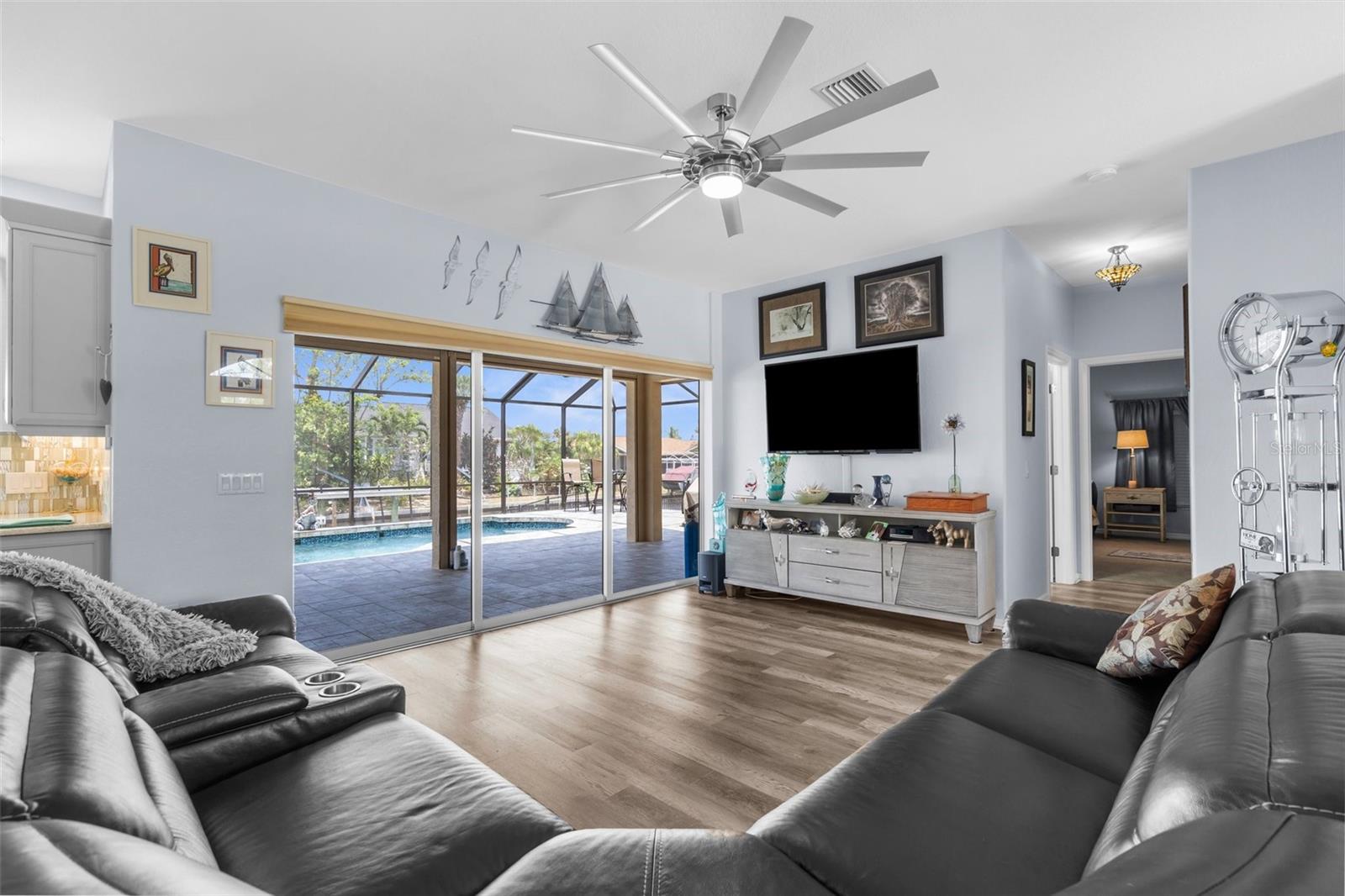Image 13 of 48 For 2911 Riverside Drive