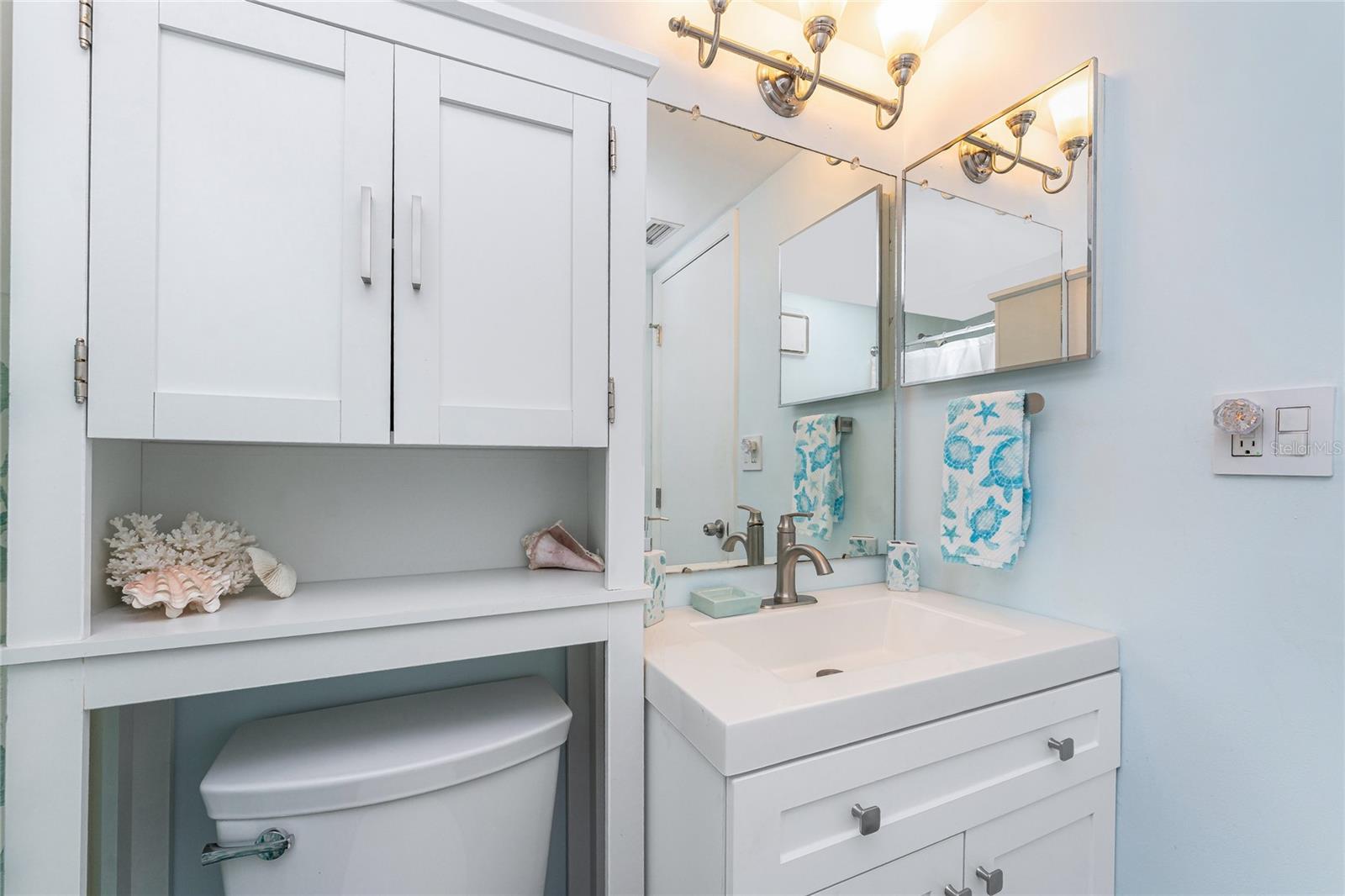 Image 27 of 71 For 25225 Rampart Boulevard 1603