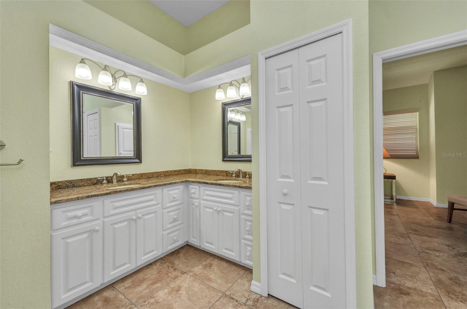 Image 27 of 56 For 12951 Kingsway Circle