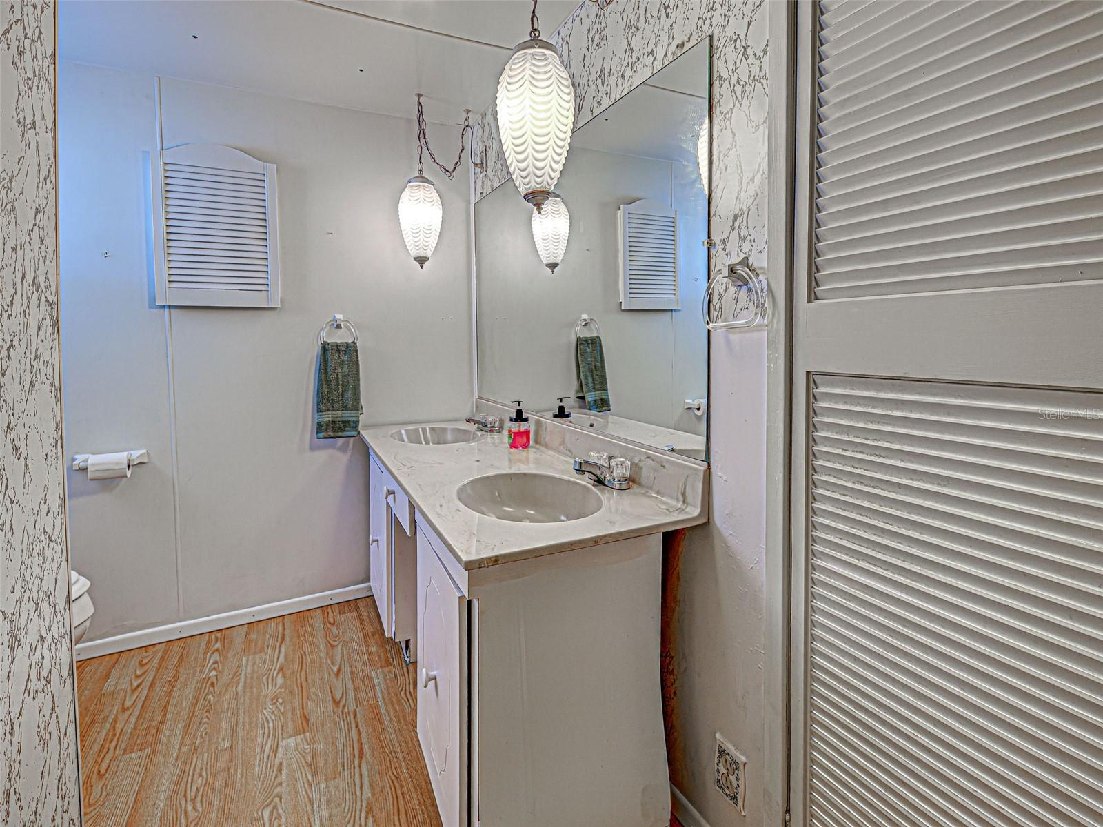 Image 33 of 43 For 522 Clarion Place
