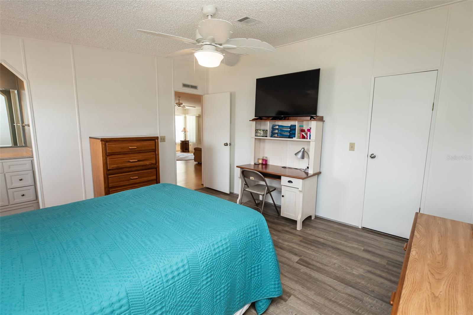 Image 15 of 42 For 713 Riverview Circle