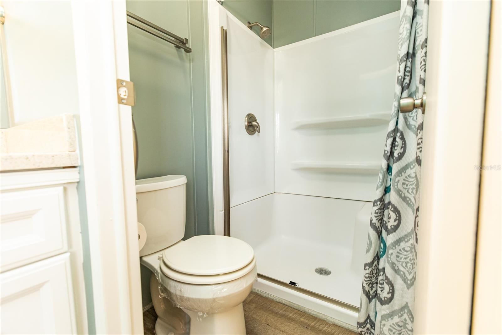 Image 17 of 42 For 713 Riverview Circle