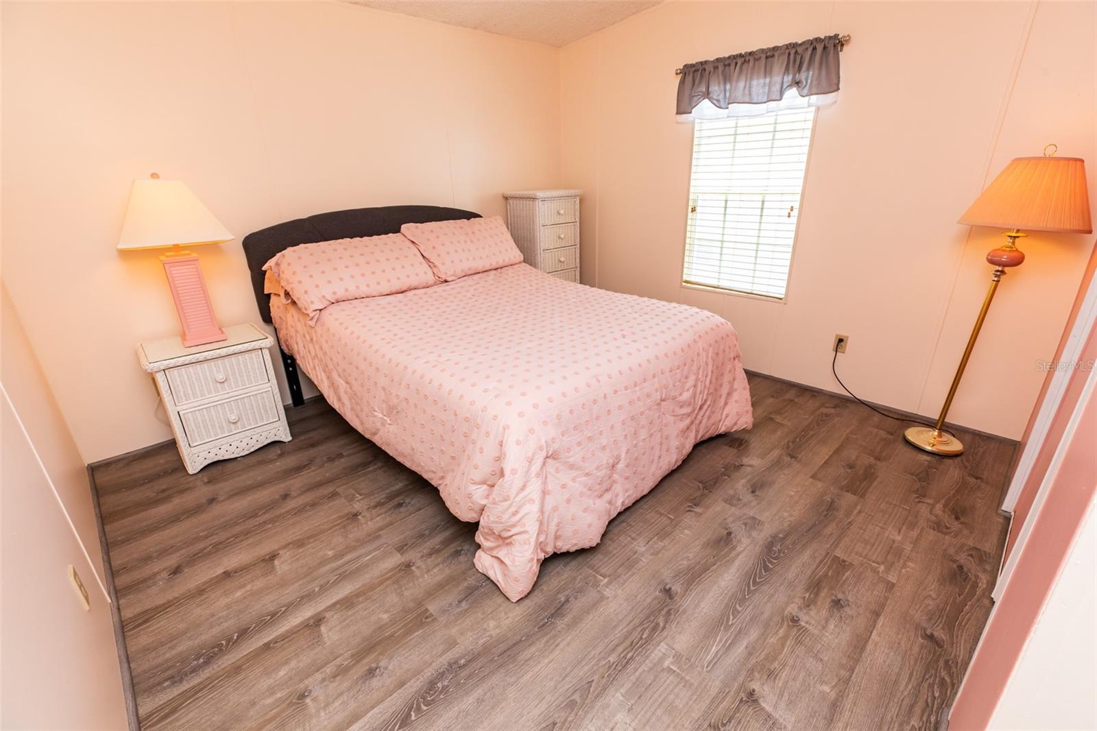 Image 18 of 42 For 713 Riverview Circle