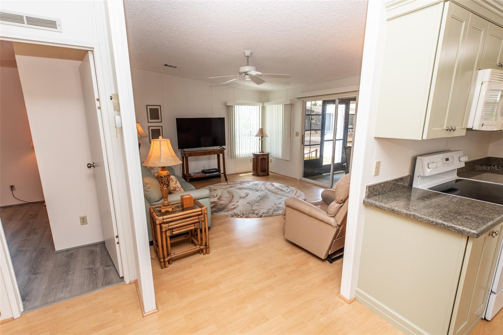 Image 9 of 42 For 713 Riverview Circle
